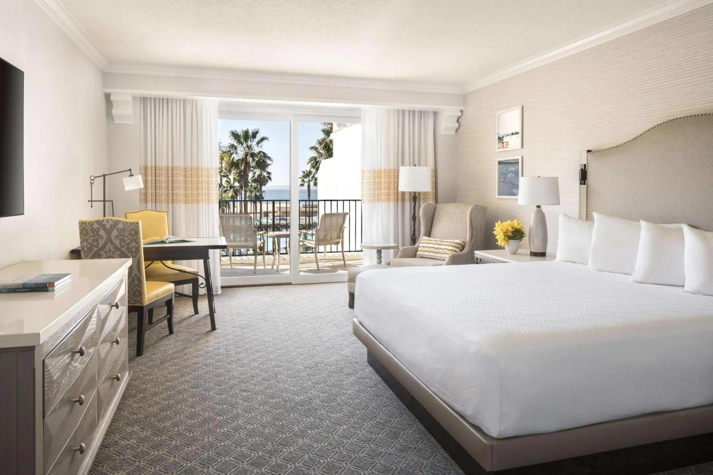King Room with Partial Ocean View in Hyatt Regency Huntington Beach Resort and Spa