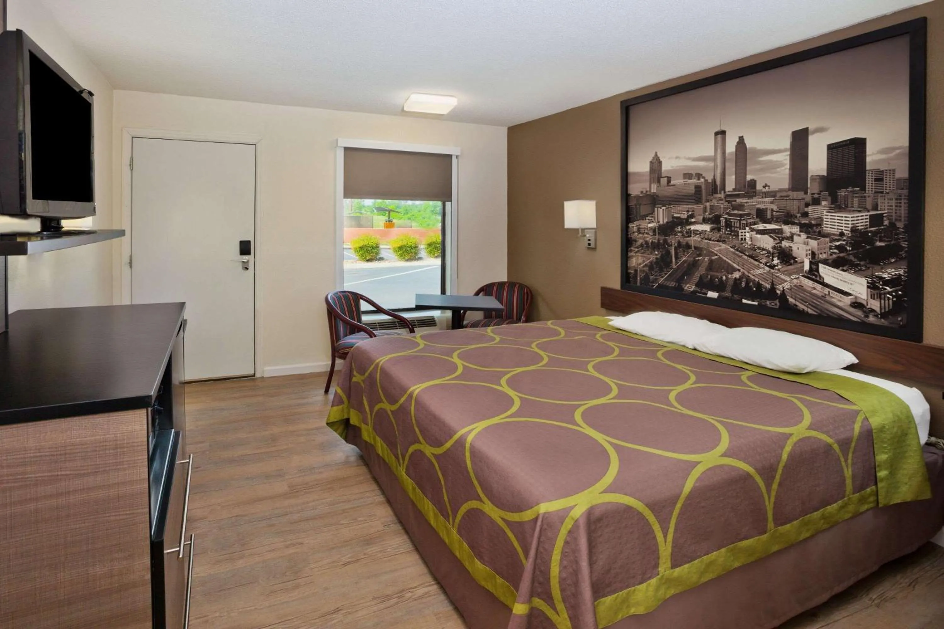King Room - Disability Access/Non-Smoking in Super 8 by Wyndham Ringgold Chattanooga Area