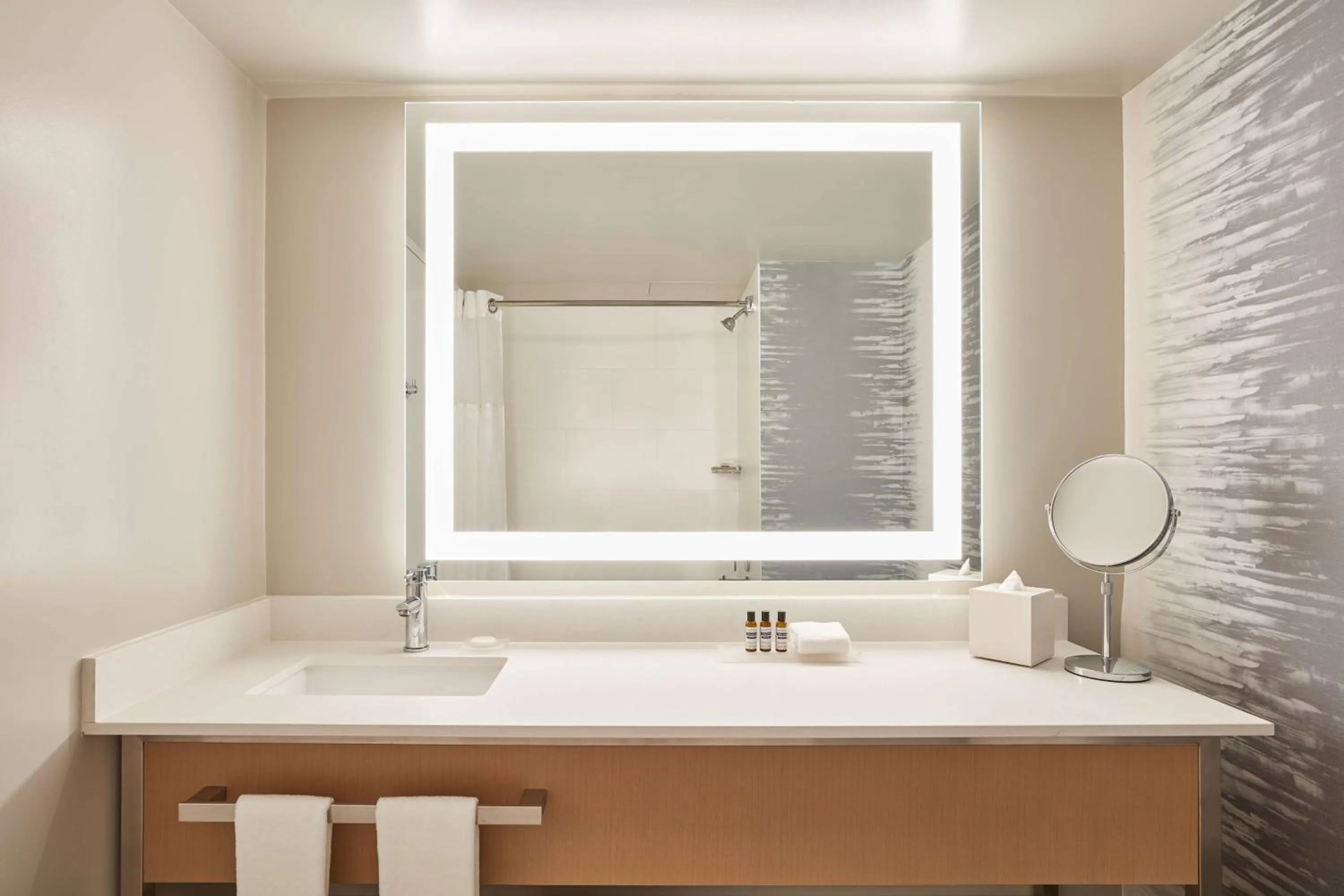 Deluxe King Room - High Floor in Hyatt Regency Orange County