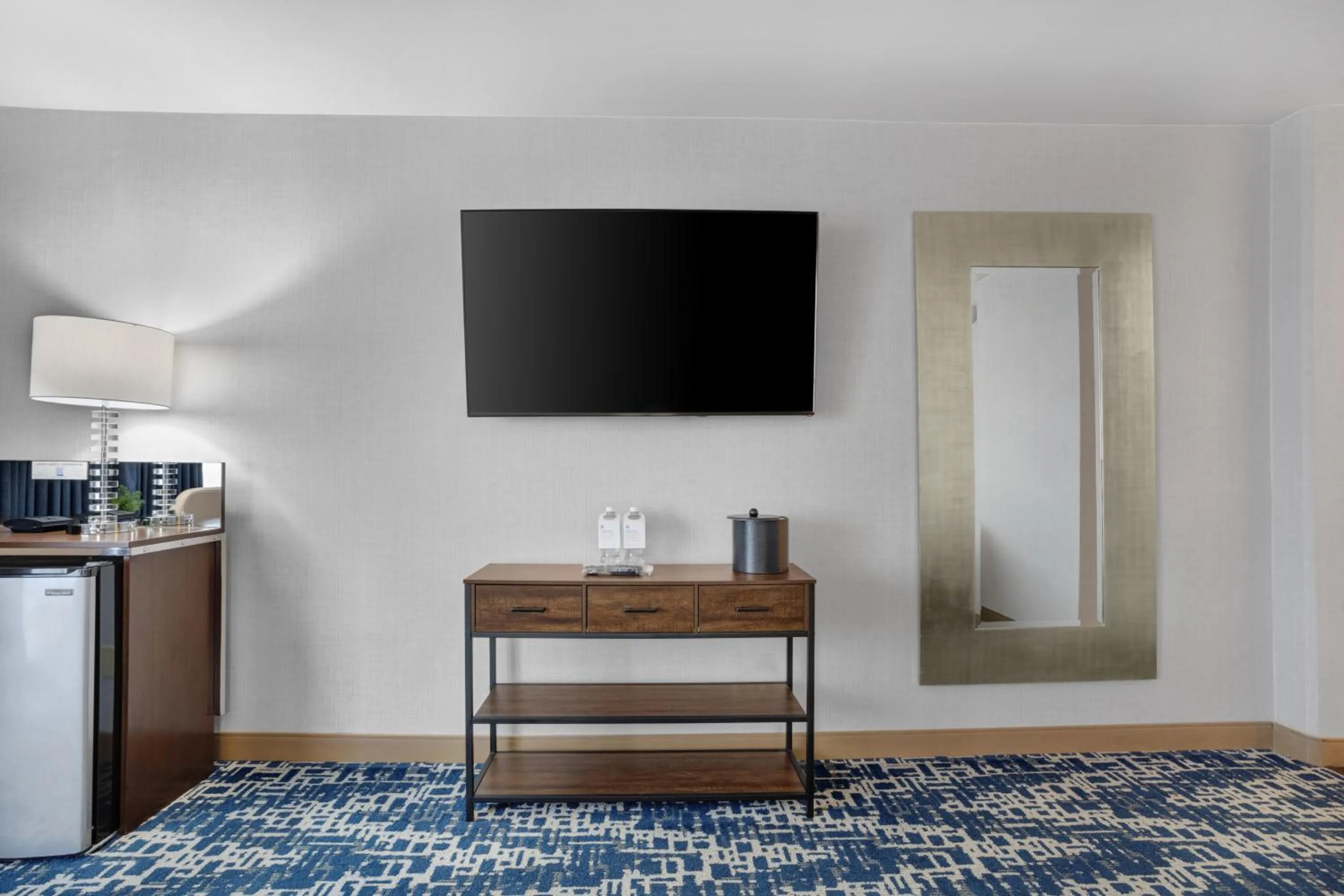 Queen Room with Two Queen Beds with Accessible Tub - Disability Access in Hyatt Regency DFW International Airport