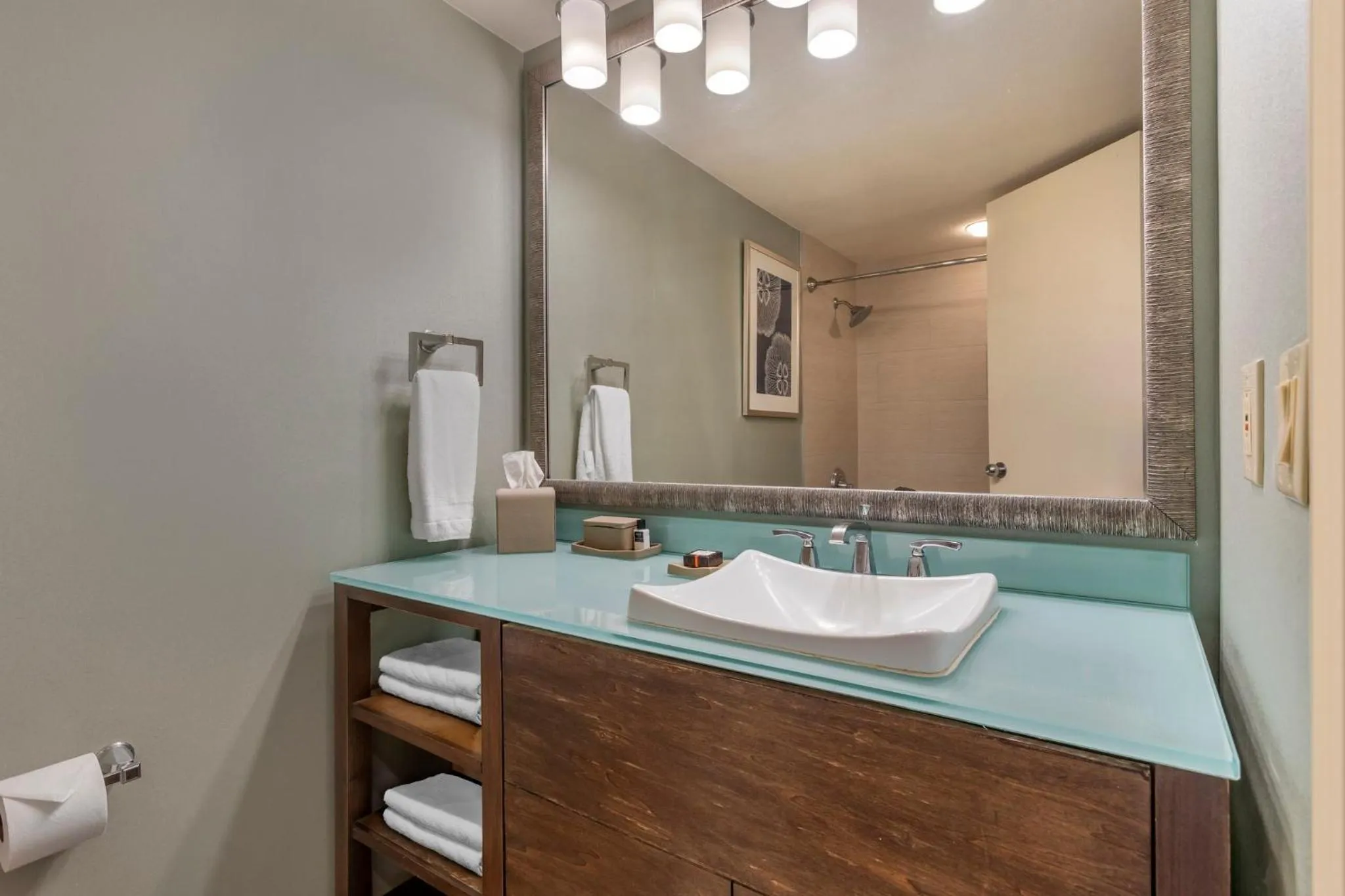 Premier Bayview Room - 1 King Bed in Omni Corpus Christi Hotel