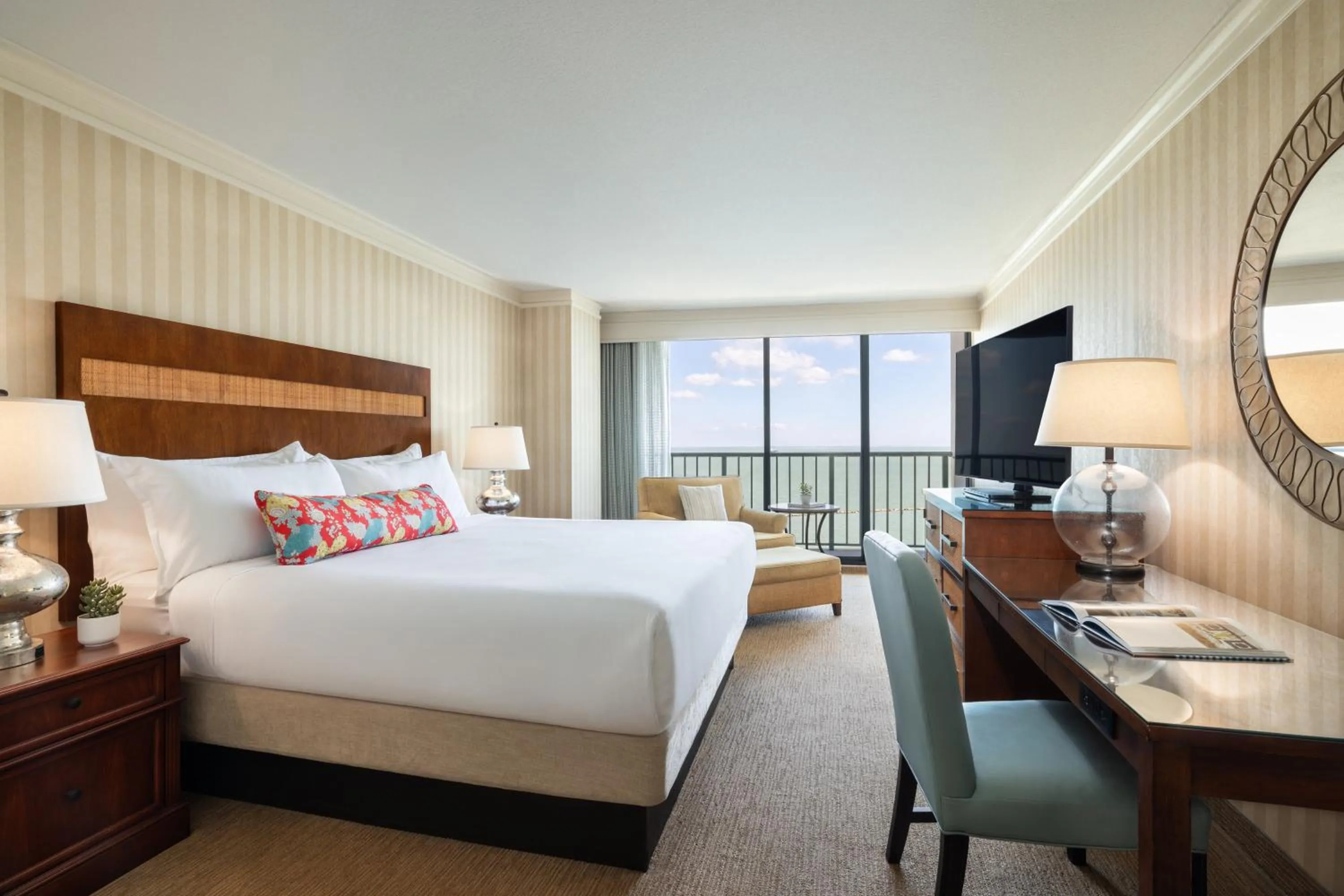 Signature Room - 1 King in Omni Corpus Christi Hotel