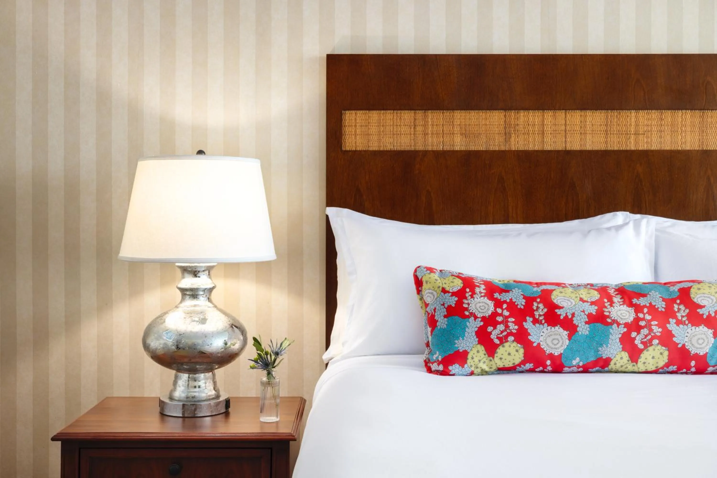 Deluxe Room - 1 King Bed in Omni Corpus Christi Hotel