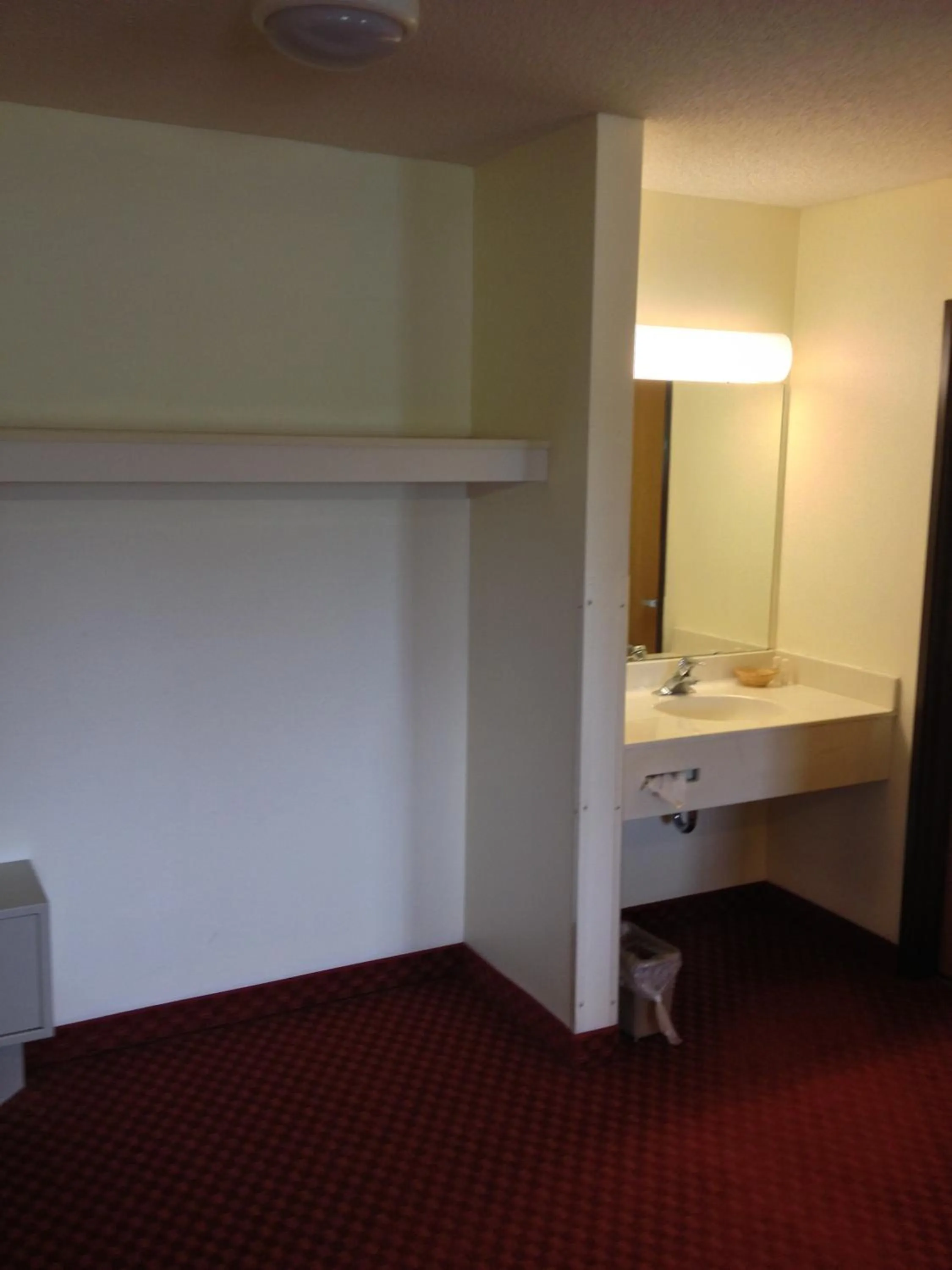King Suite with Spa Bath in Americas Best Value Inn & Suites-Spring Valley
