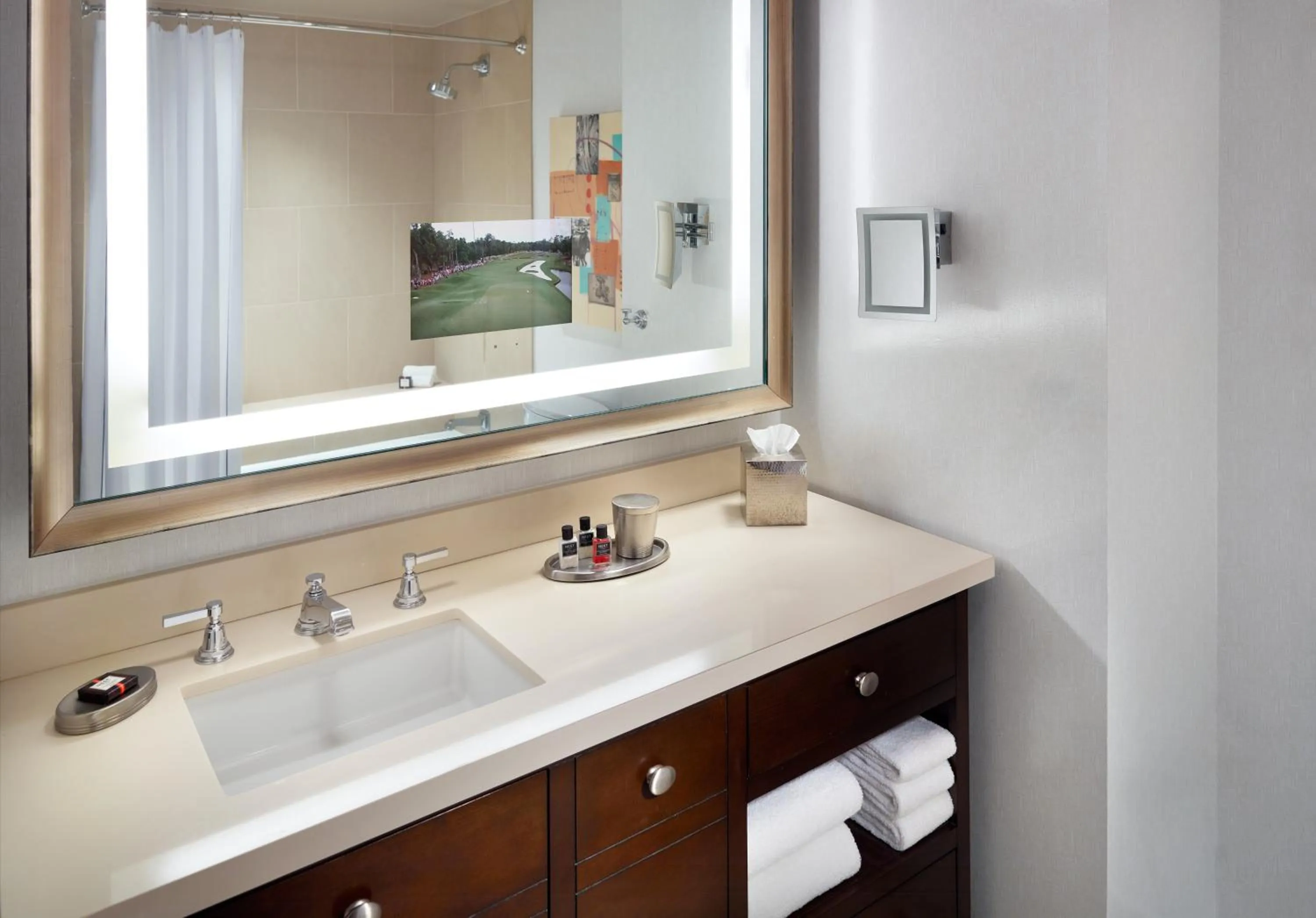 Deluxe Queen Room with Two Queen Beds in Omni Dallas Hotel