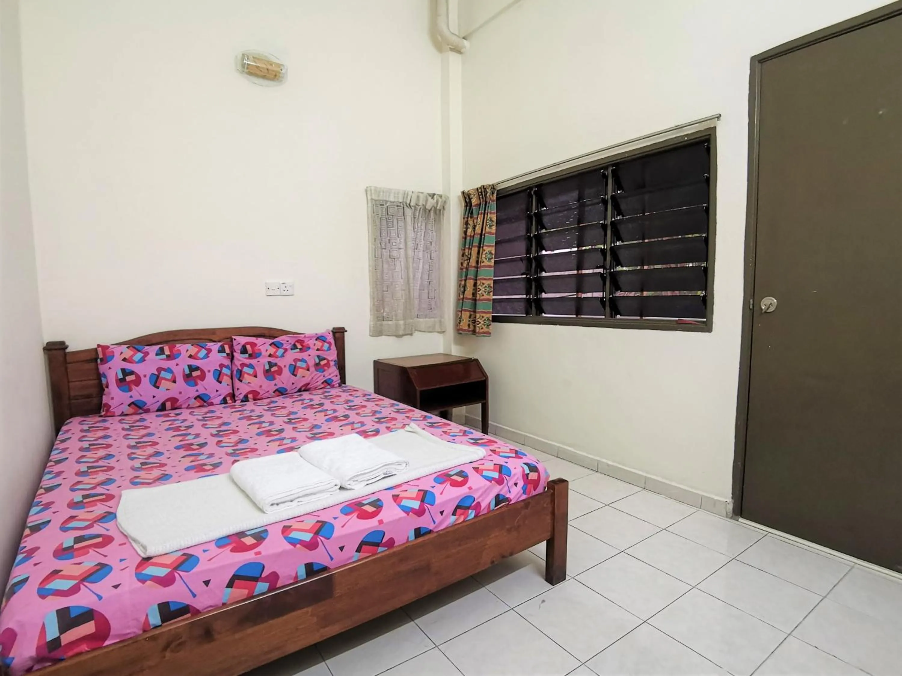 Queen Room with Balcony in Star Lodge