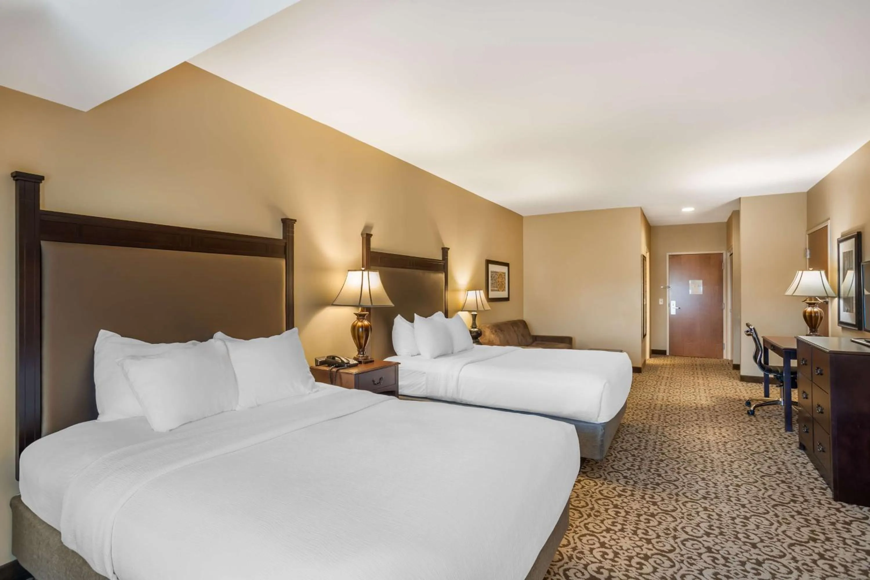 Two-Room Queen Suite with Two Queen Beds and Sofa Bed - Non-Smoking in Best Western Plus Intercourse Village Inn