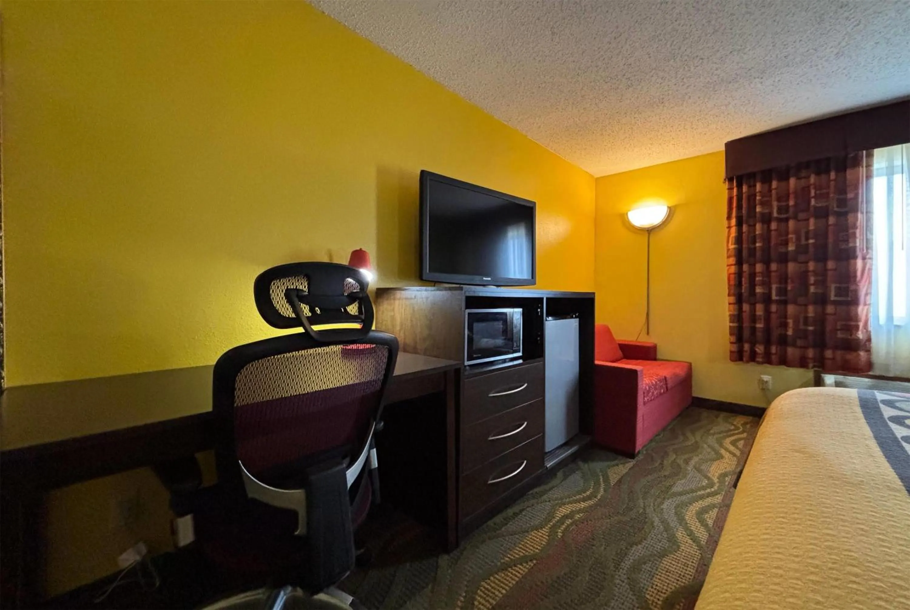 King Room - Non-Smoking in Super 8 by Wyndham Jacksonville