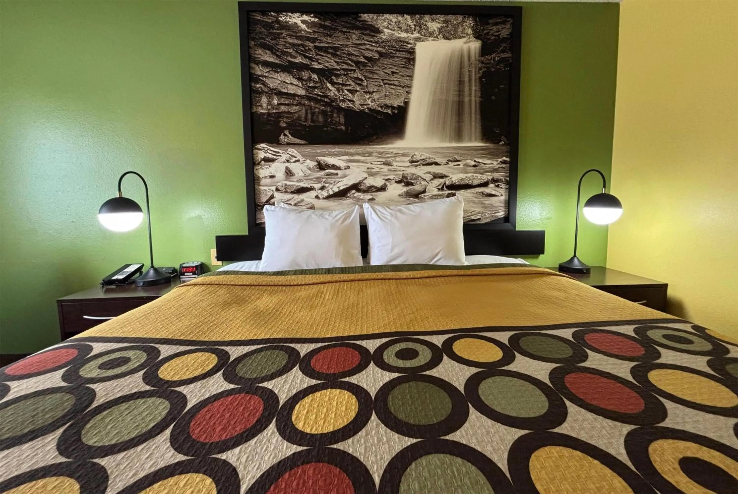 Queen Room - Non-Smoking in Super 8 by Wyndham Jacksonville