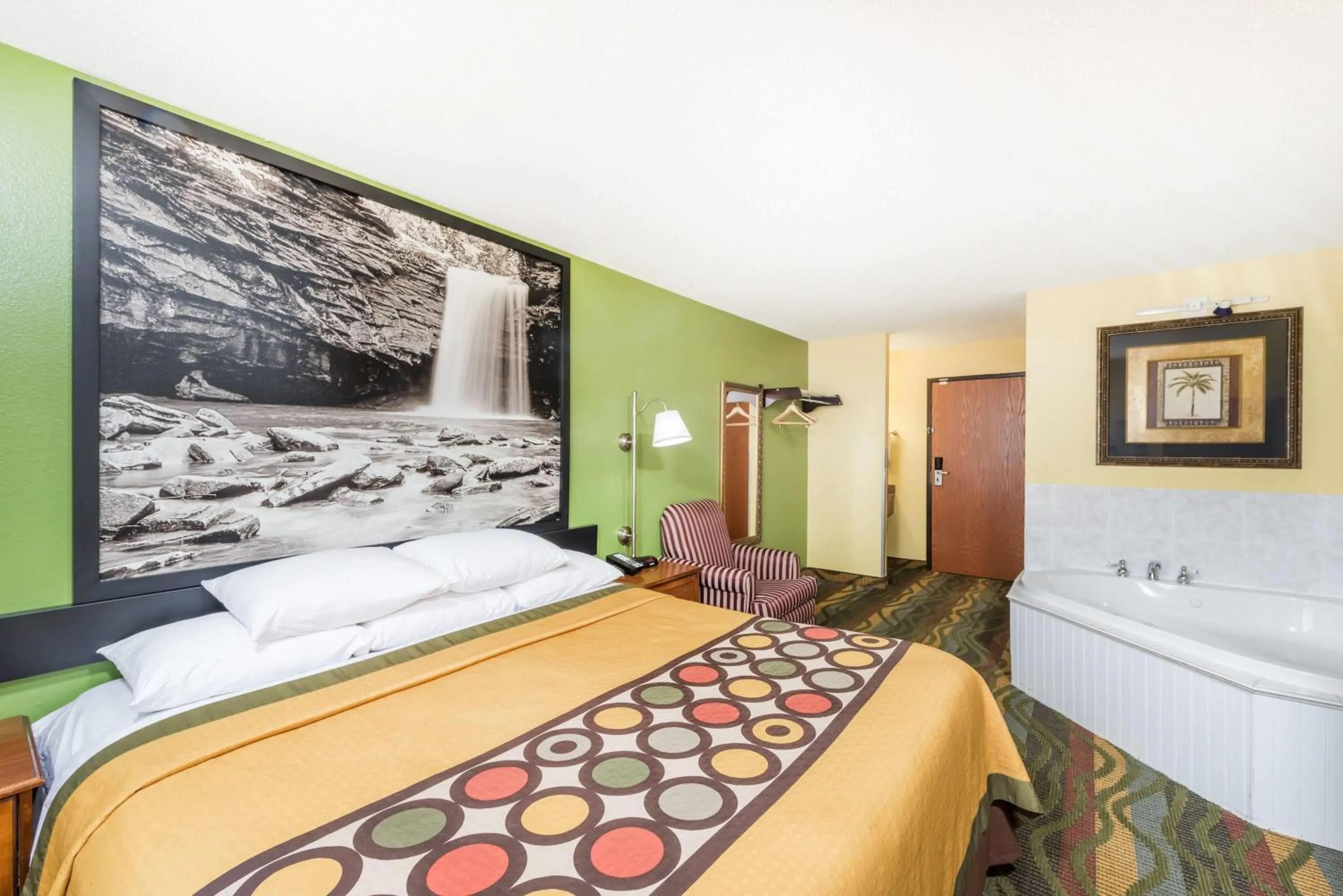 King Studio Suite, Non-Smoking in Super 8 by Wyndham Jacksonville