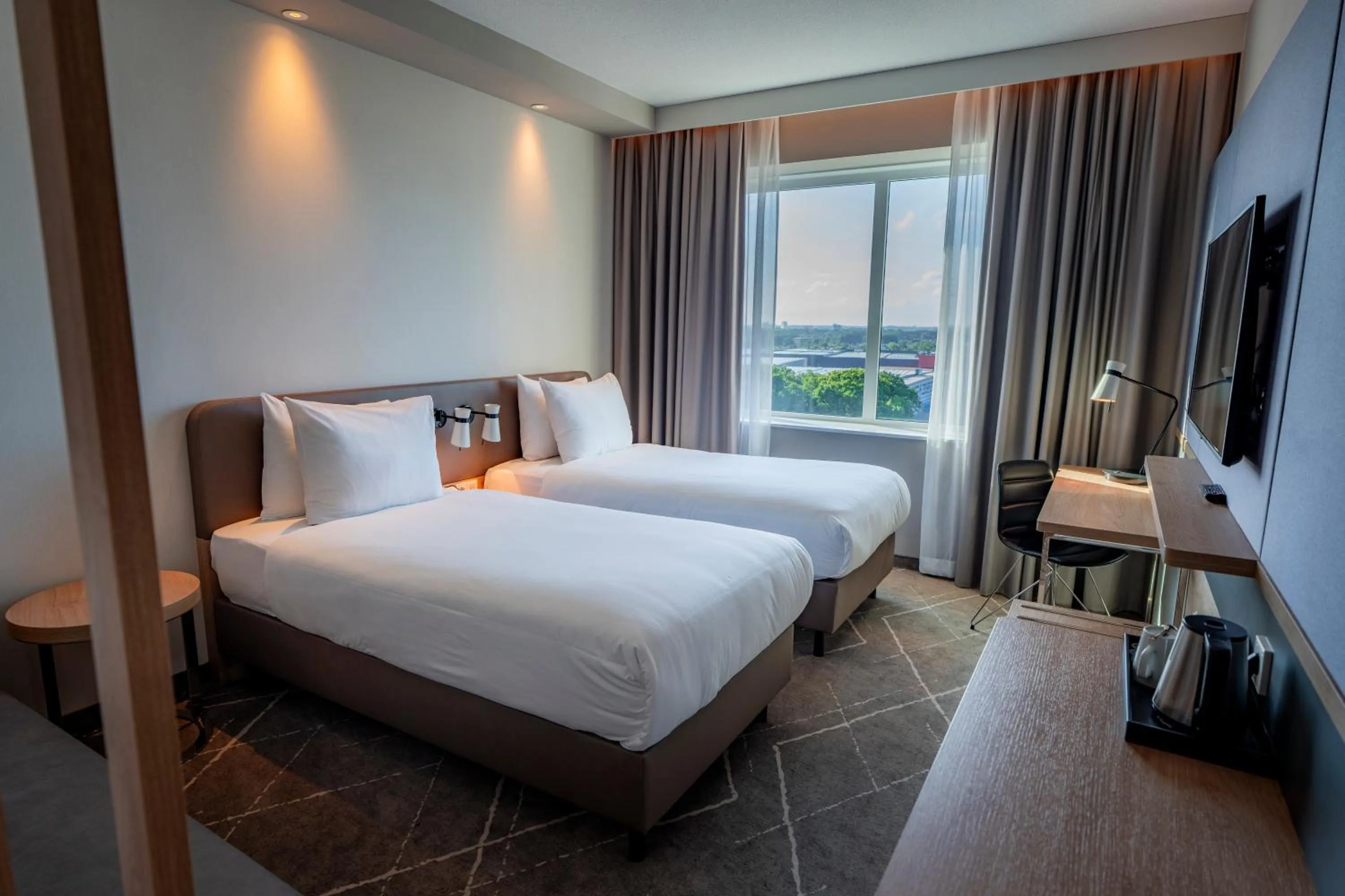 High Floor Standard Twin Room in Holiday Inn - Eindhoven Airport by IHG
