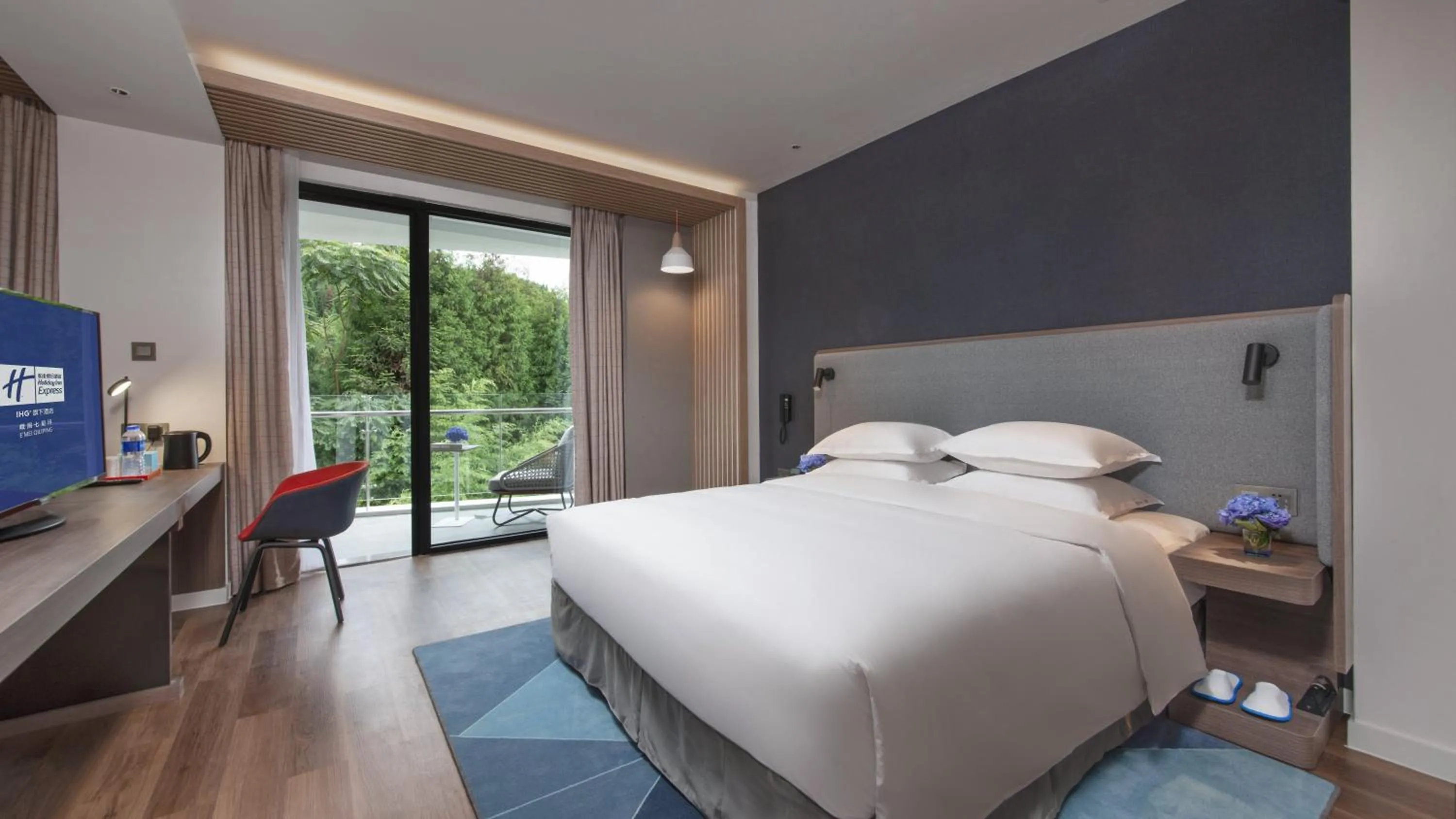 Standard Room in Holiday Inn Express Qiliping by IHG