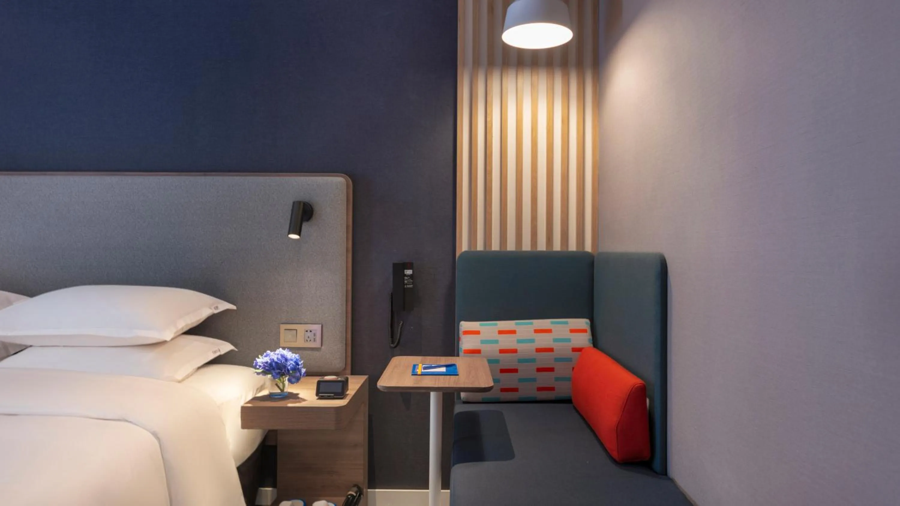 Standard King Room with Balcony in Holiday Inn Express Qiliping by IHG