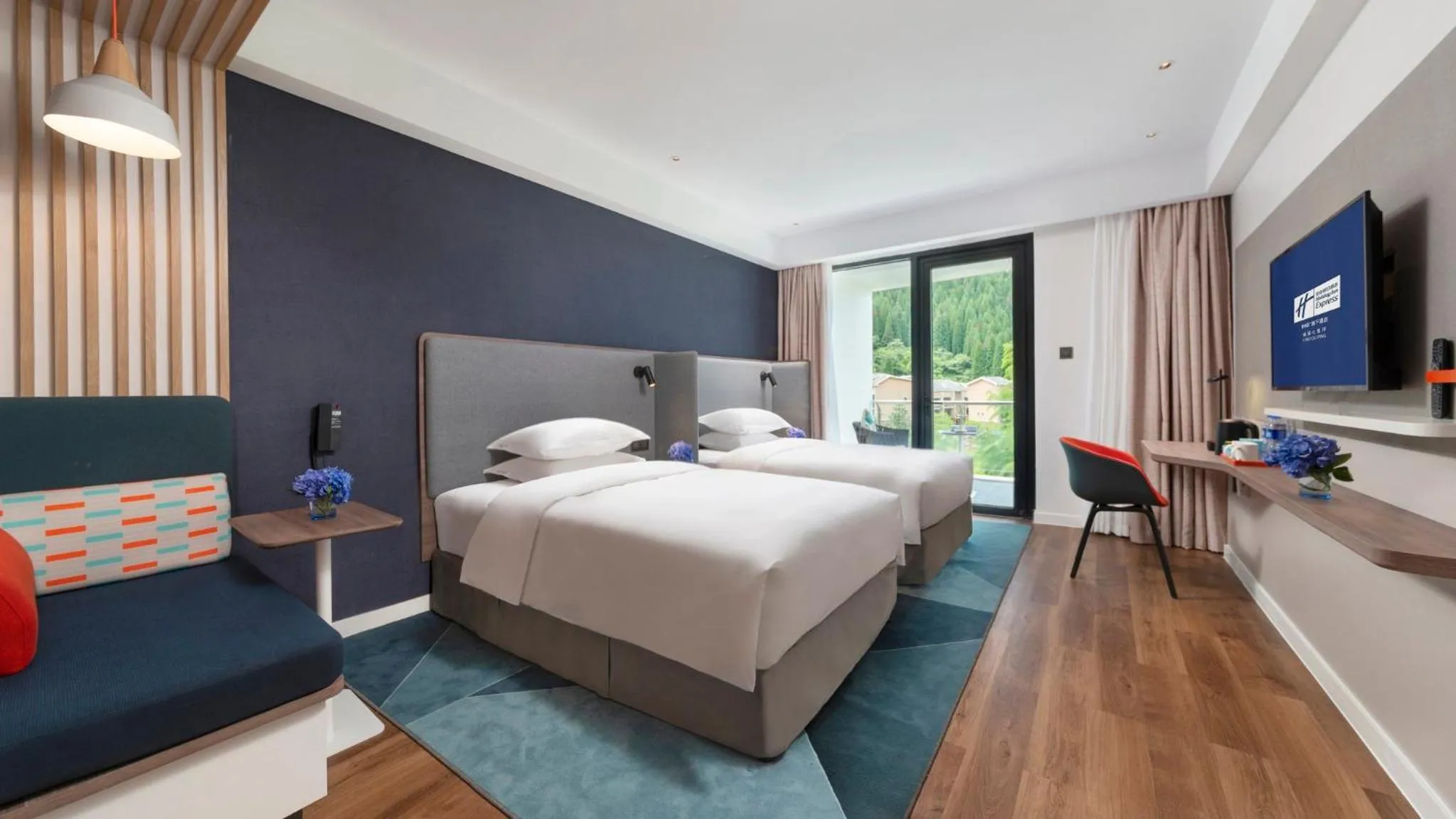 Standard Double Room with Balcony in Holiday Inn Express Qiliping by IHG