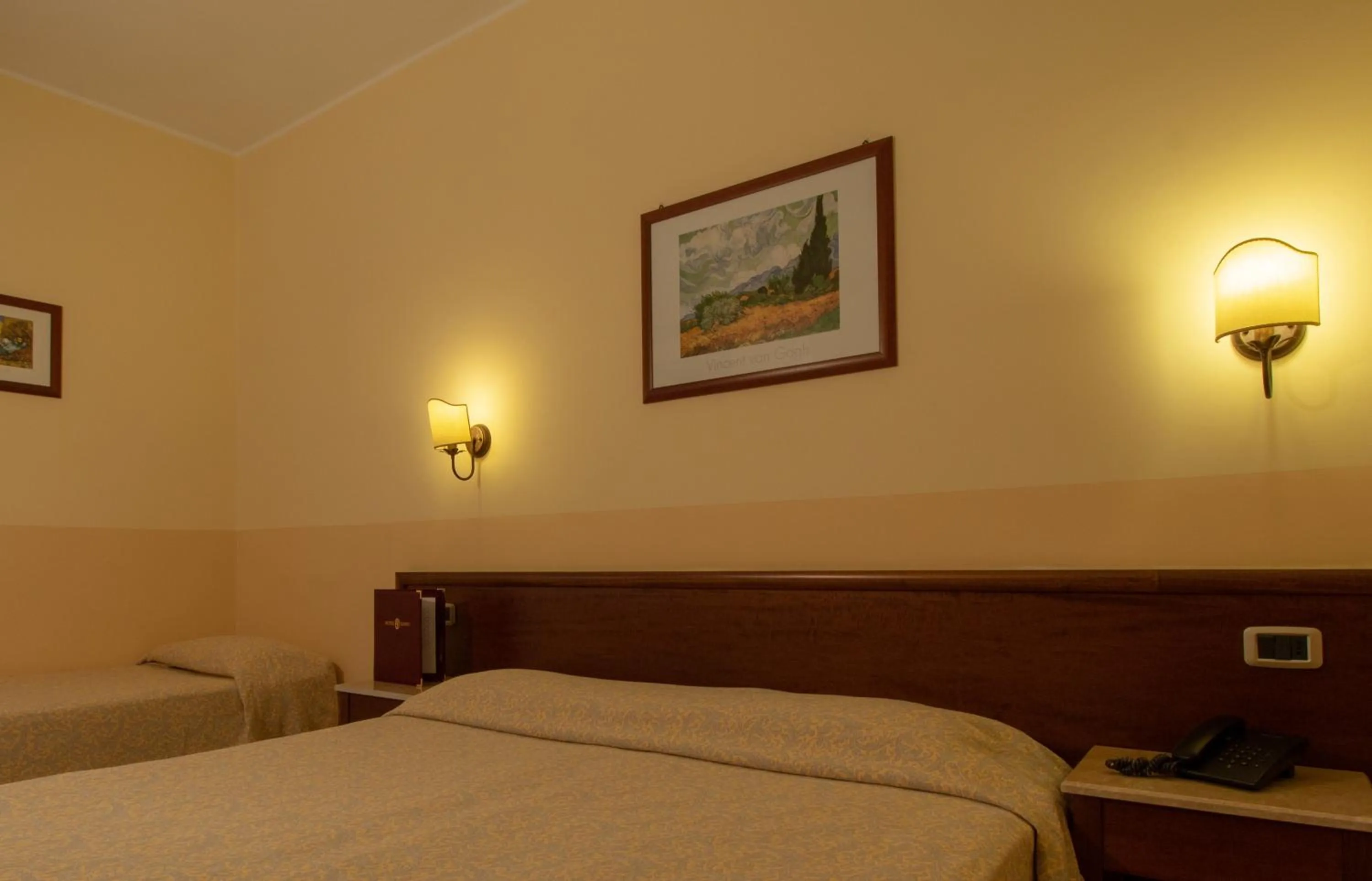 Classic Triple Room in Hotel Gangi