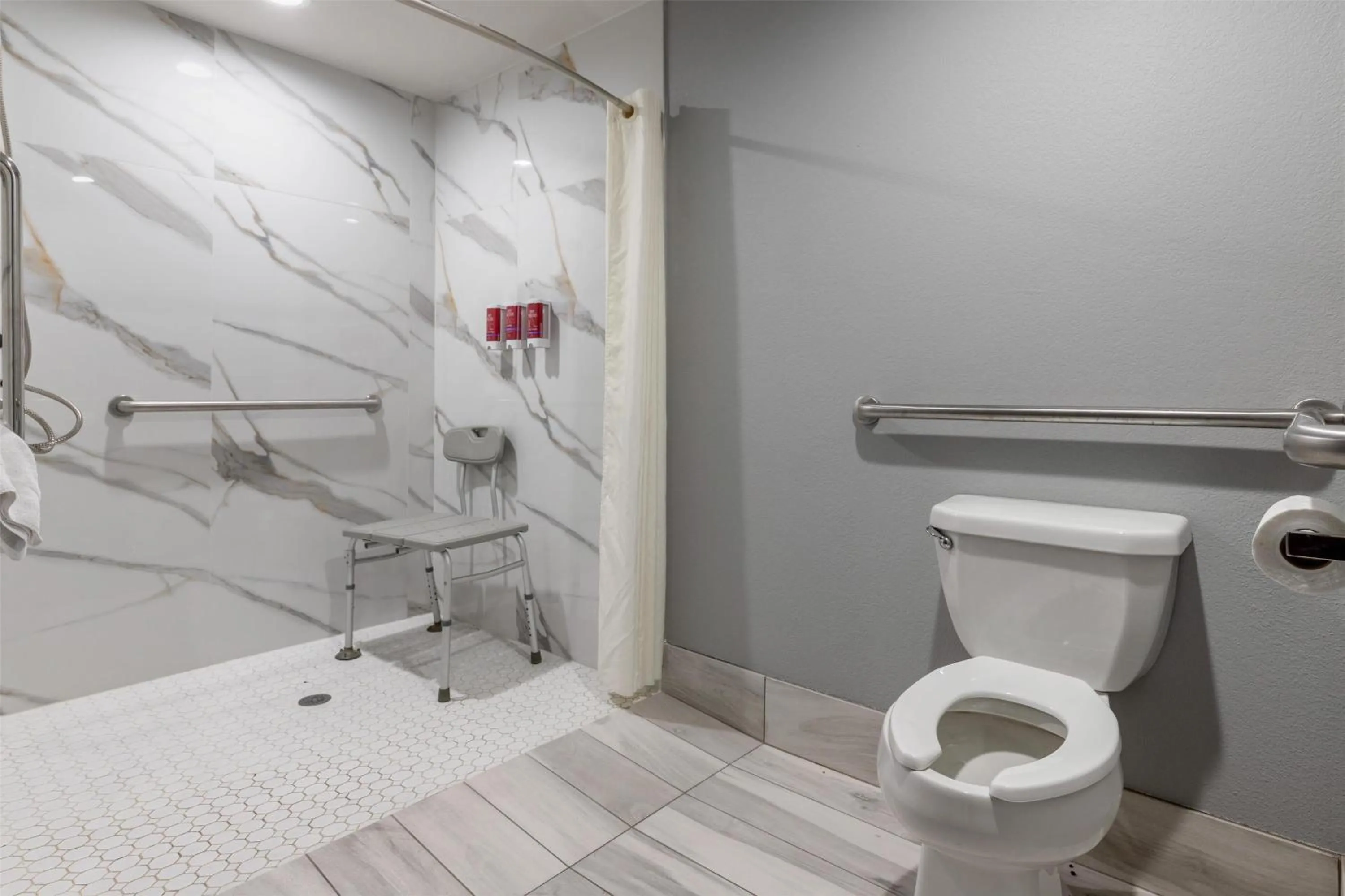 King Room with Roll-In Shower - Disability Access/Non-Smoking in SureStay by Best Western McAlester