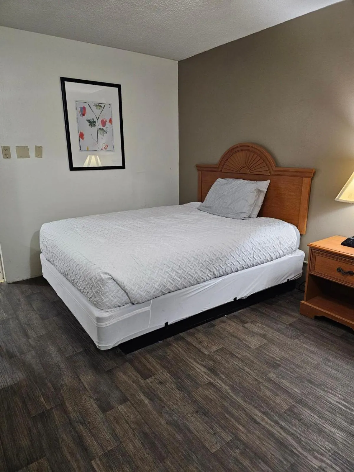 Queen Room - Non-Smoking in Hastings Inn