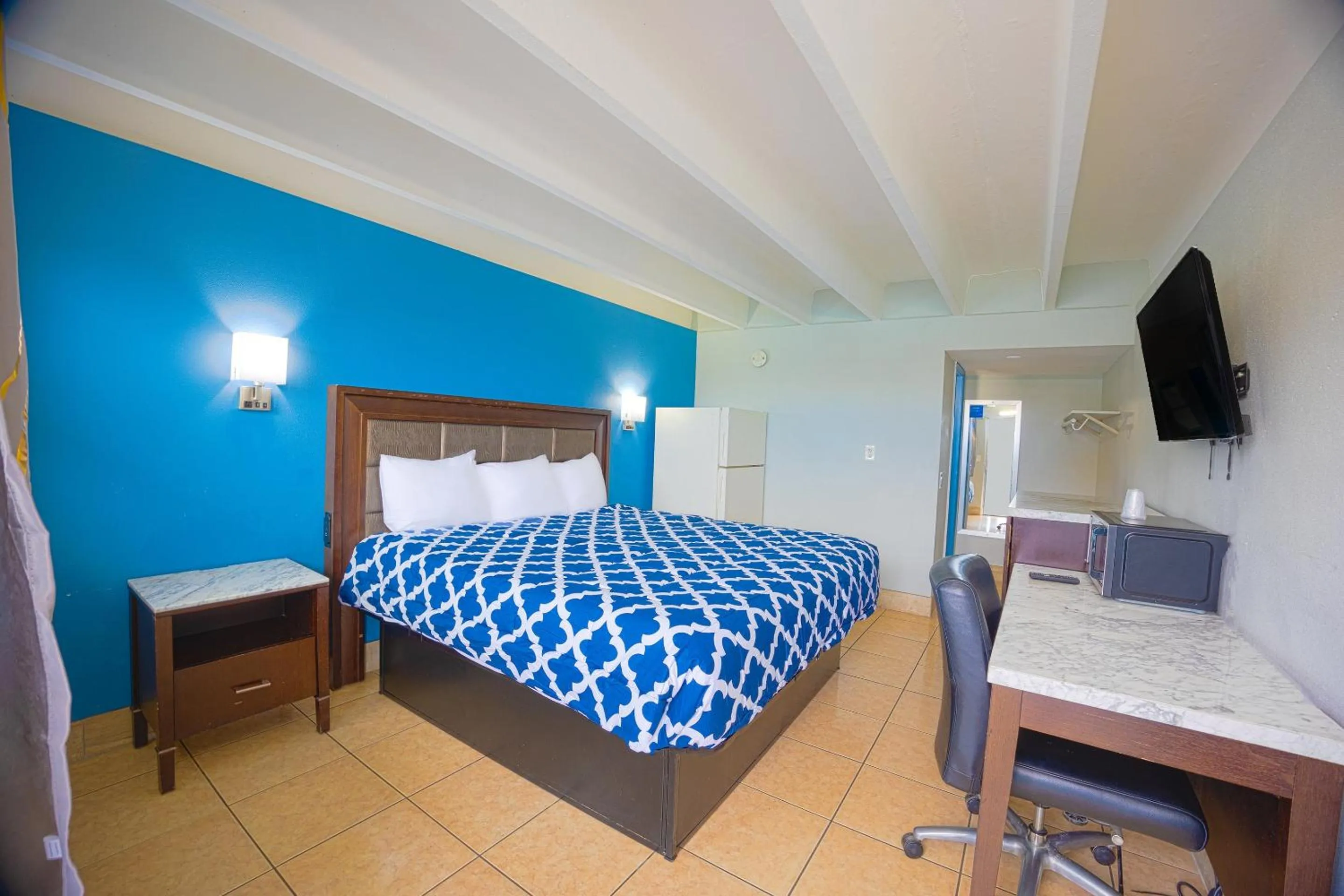 King Room in Aladdin Motel By OYO Merritt Island