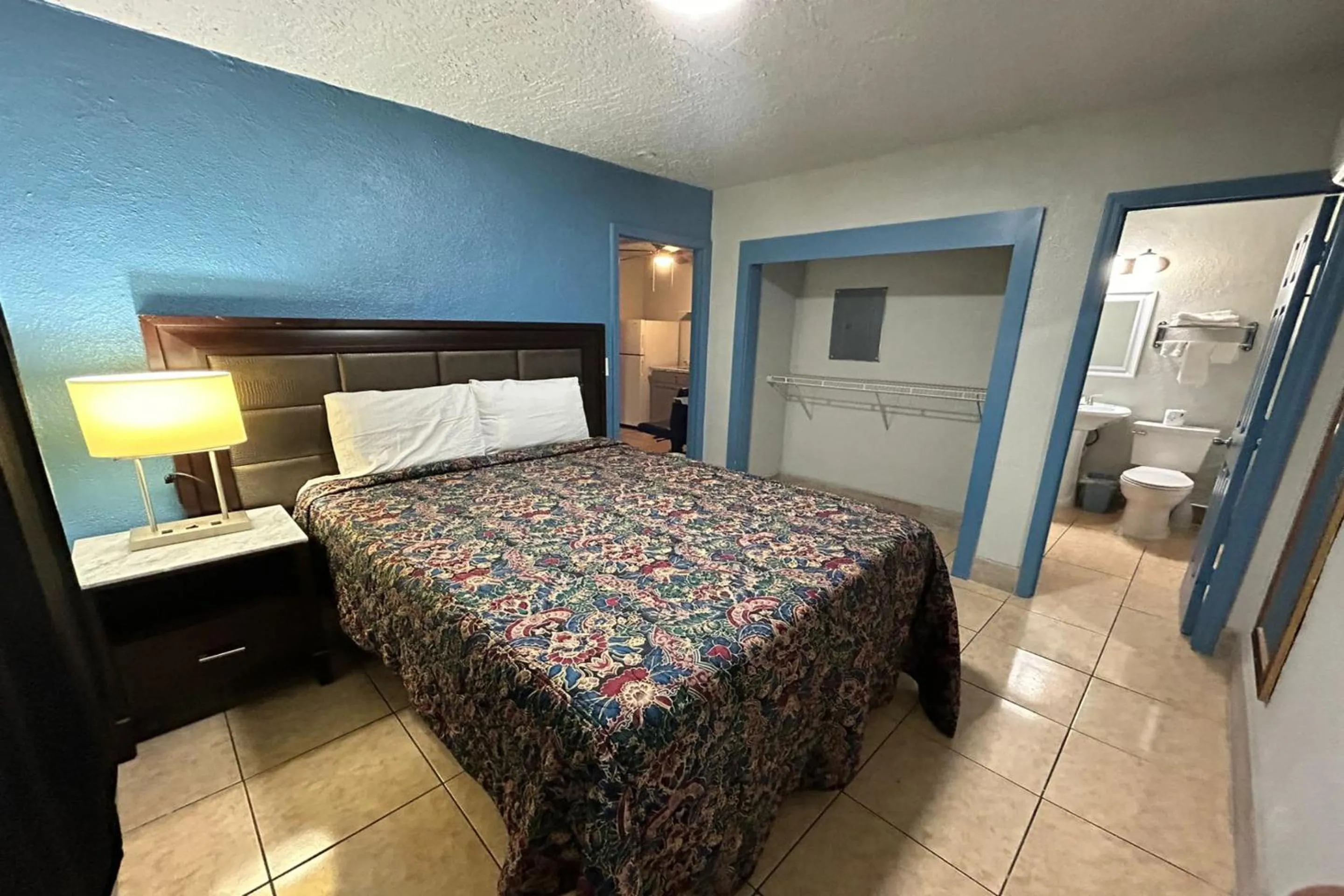 One-Bedroom Suite in Aladdin Motel By OYO Merritt Island