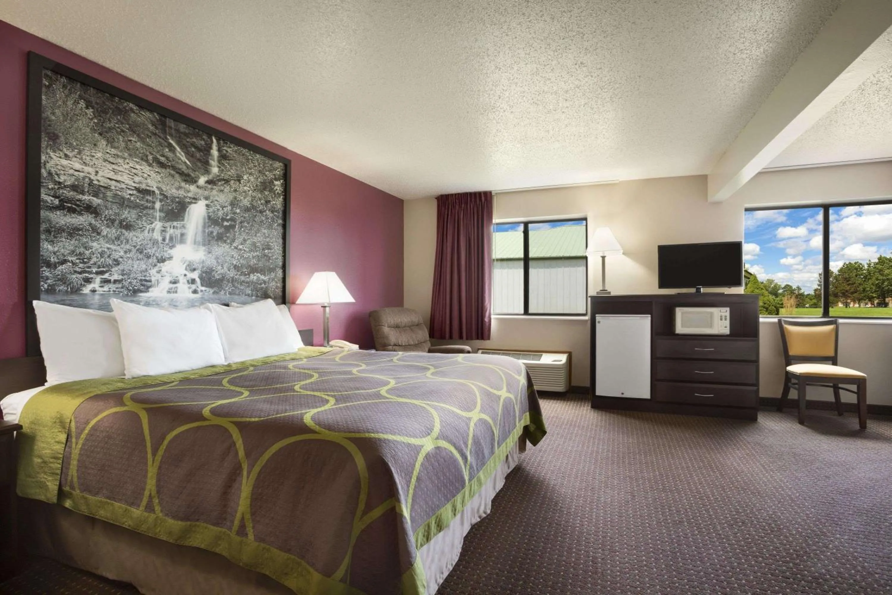 King Room - Non-Smoking in Super 8 by Wyndham Cameron