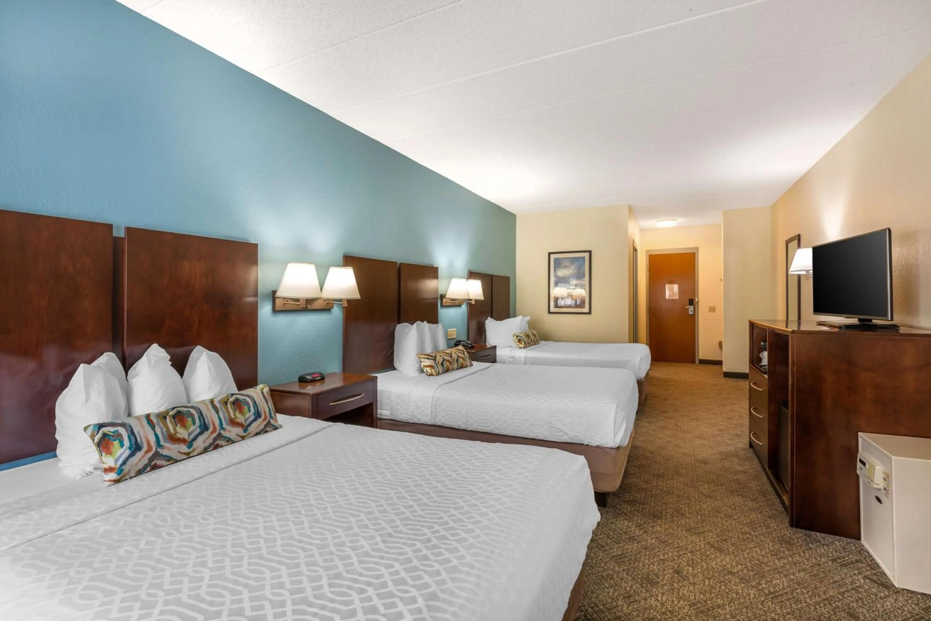 Double Room with Three Double Beds in Best Western Port Clinton