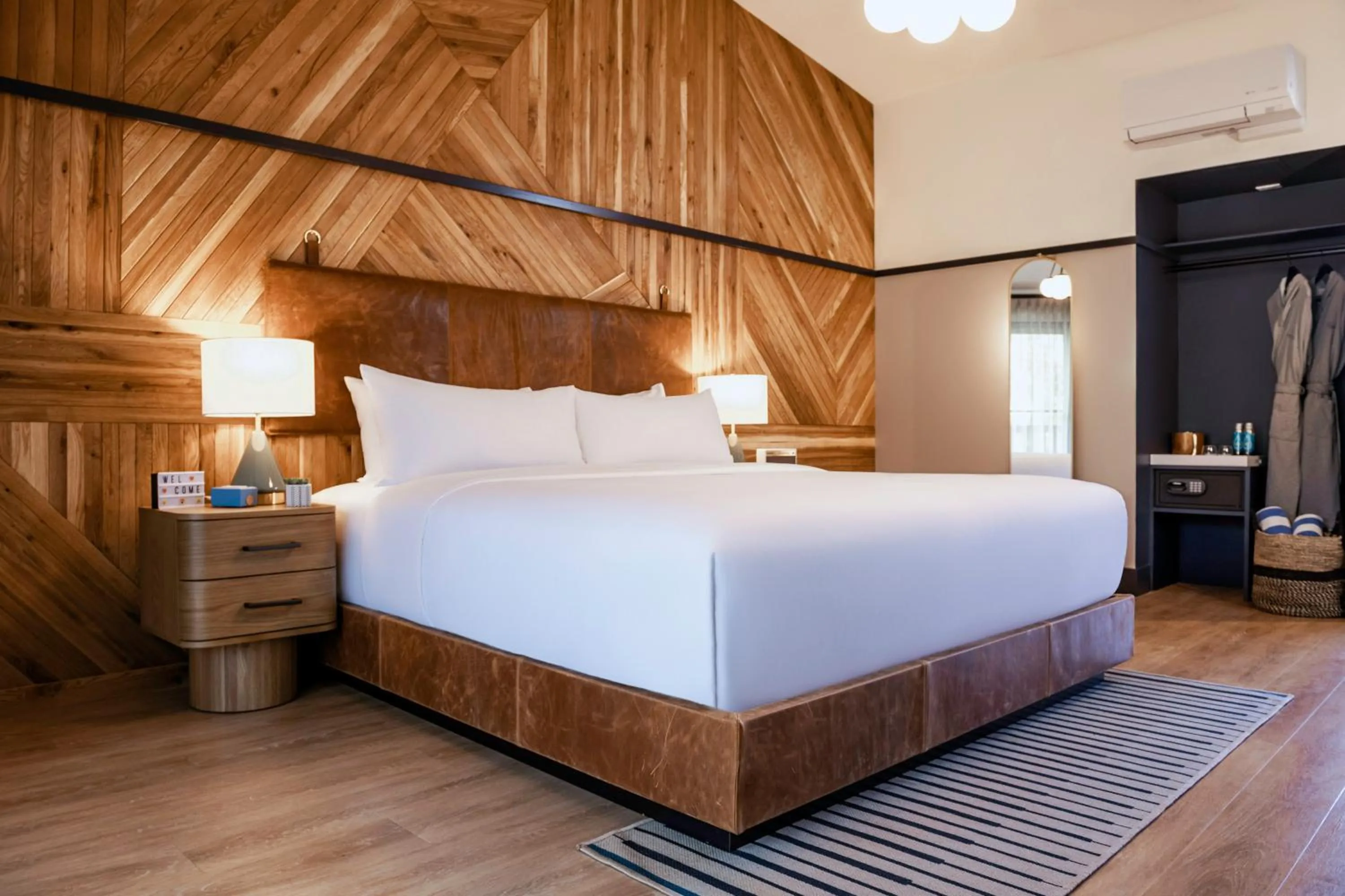 1 King Bed Premium with Balcony in Calistoga Motor Lodge and Spa