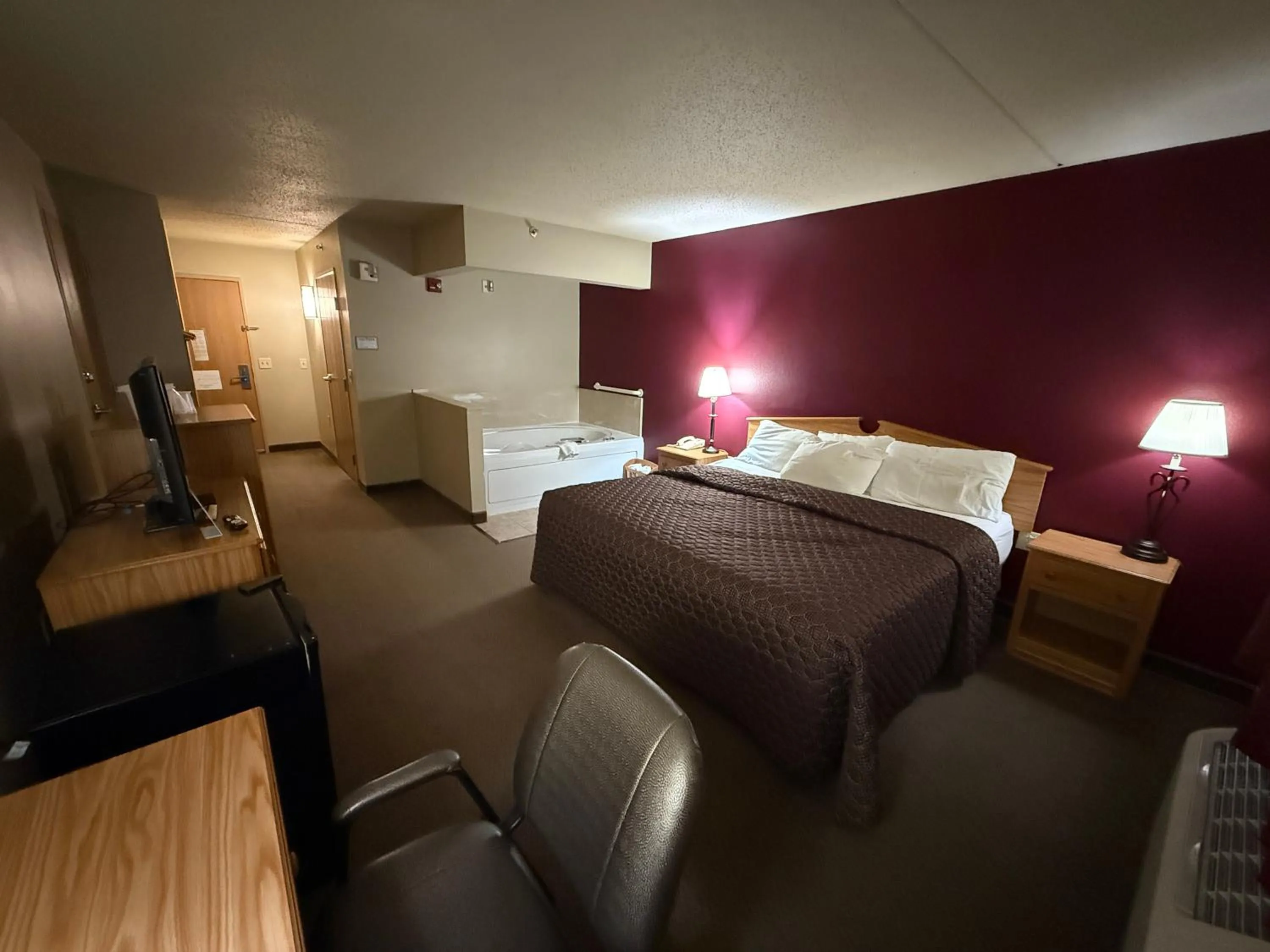 King Suite - Accessible/Non-Smoking in Rodeway Inn Hesston