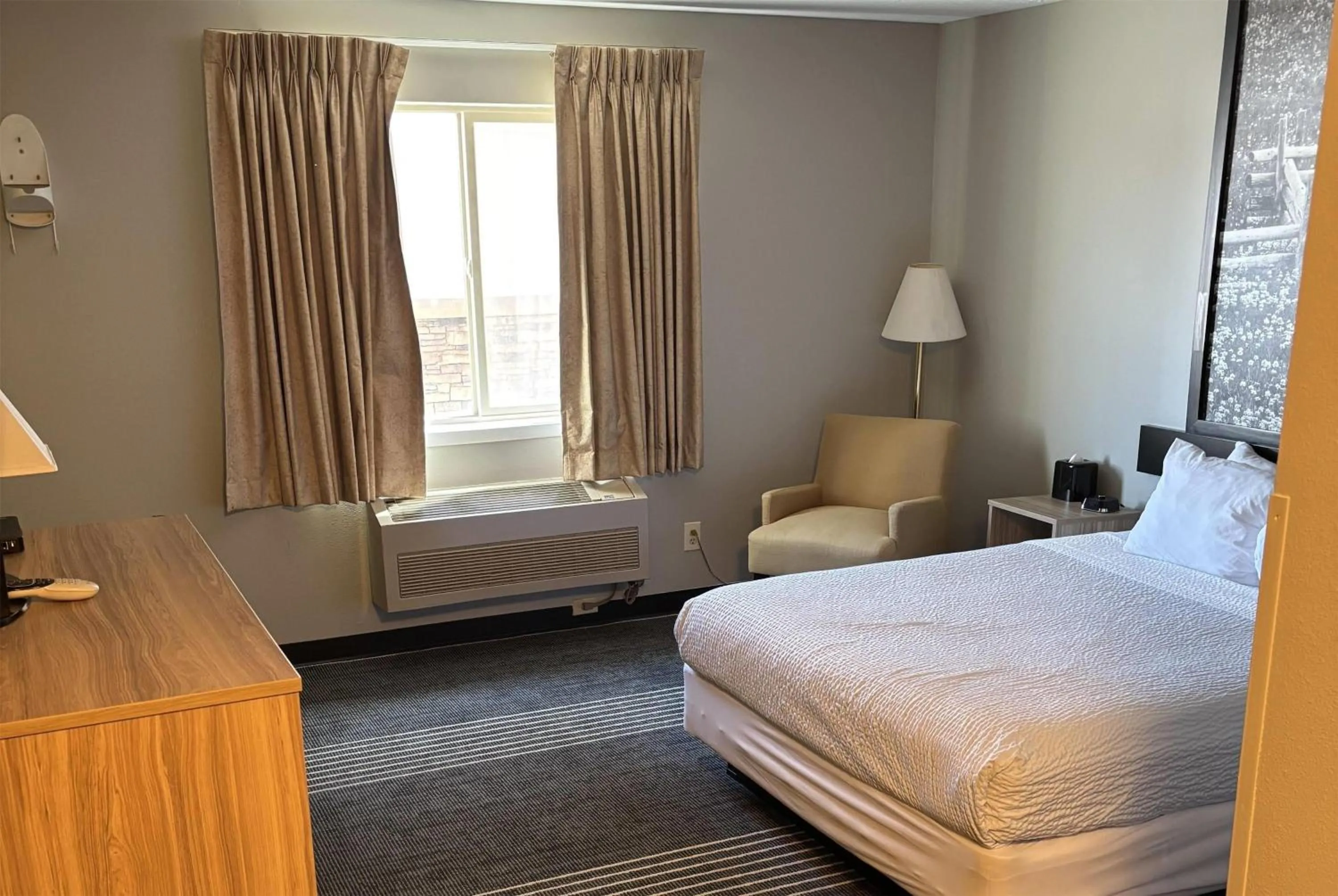 Queen Room - Mobility Access/Non-Smoking in Super 8 by Wyndham Rexburg