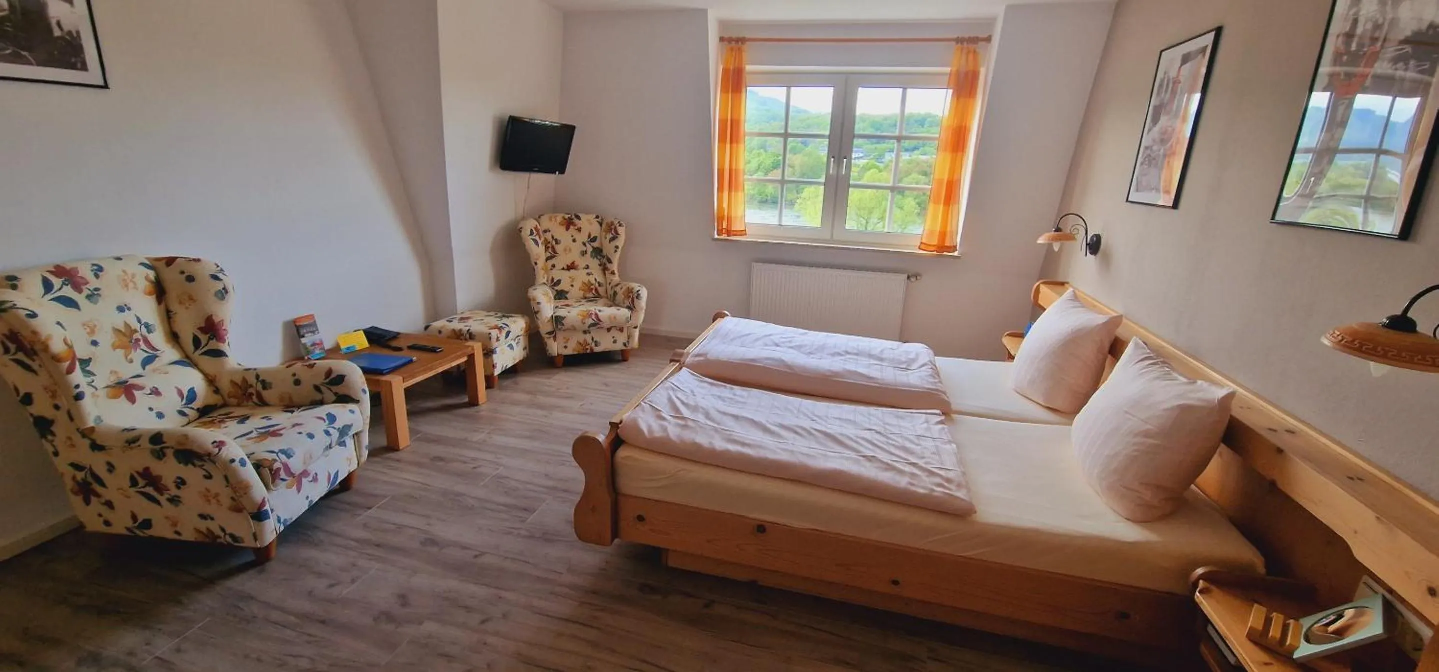 Double Room with Private Bathroom - single occupancy in Hotel-Weinhaus Stettler