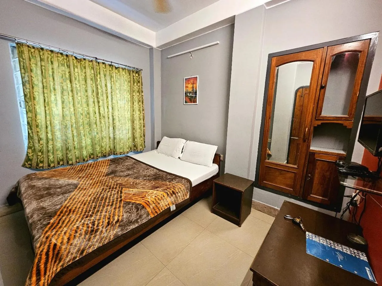 Budget Double Room in Hotel Vishal