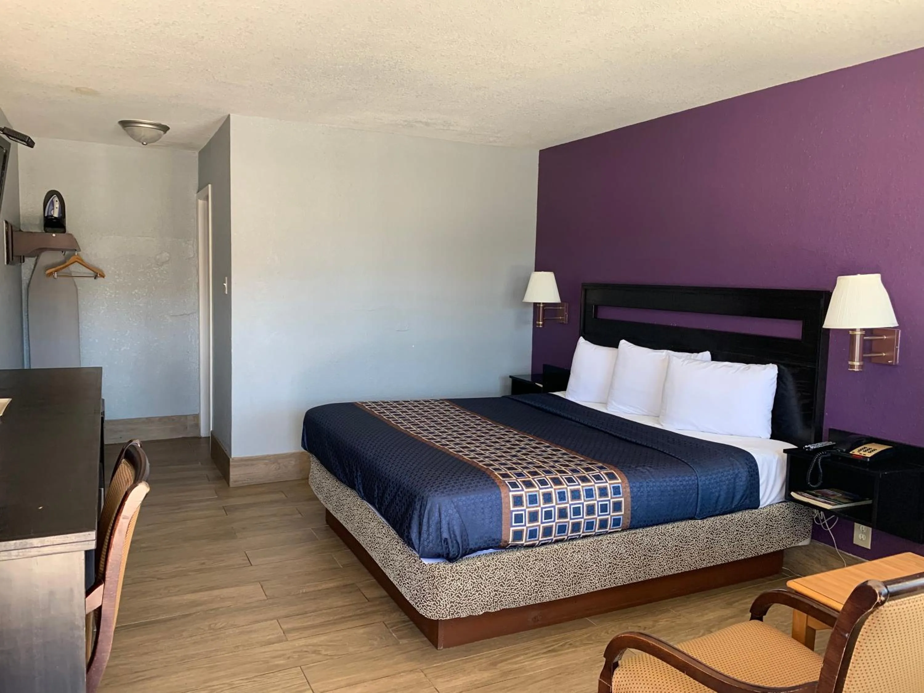 Standard King Room - Smoking in Texas Inn McAllen Airport