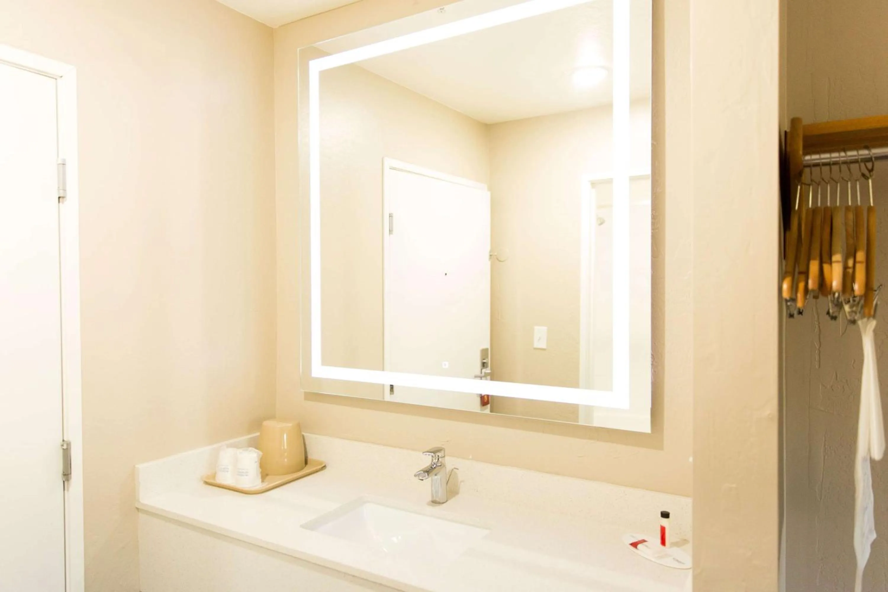 Studio Suite with Two King Beds - Non-Smoking in Super 8 by Wyndham Wickenburg AZ