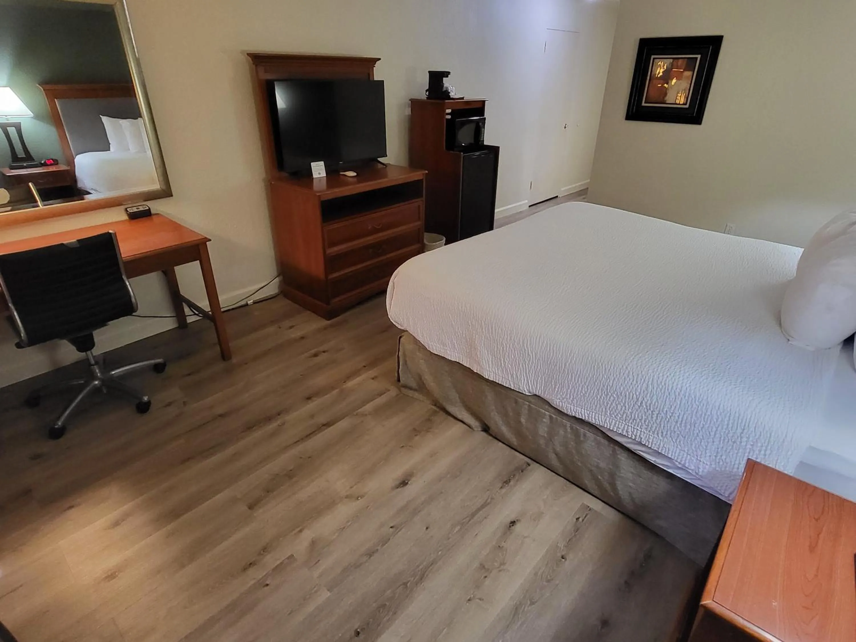 King Room- Non-Smoking in Ramada by Wyndham Houston Intercontinental Airport East