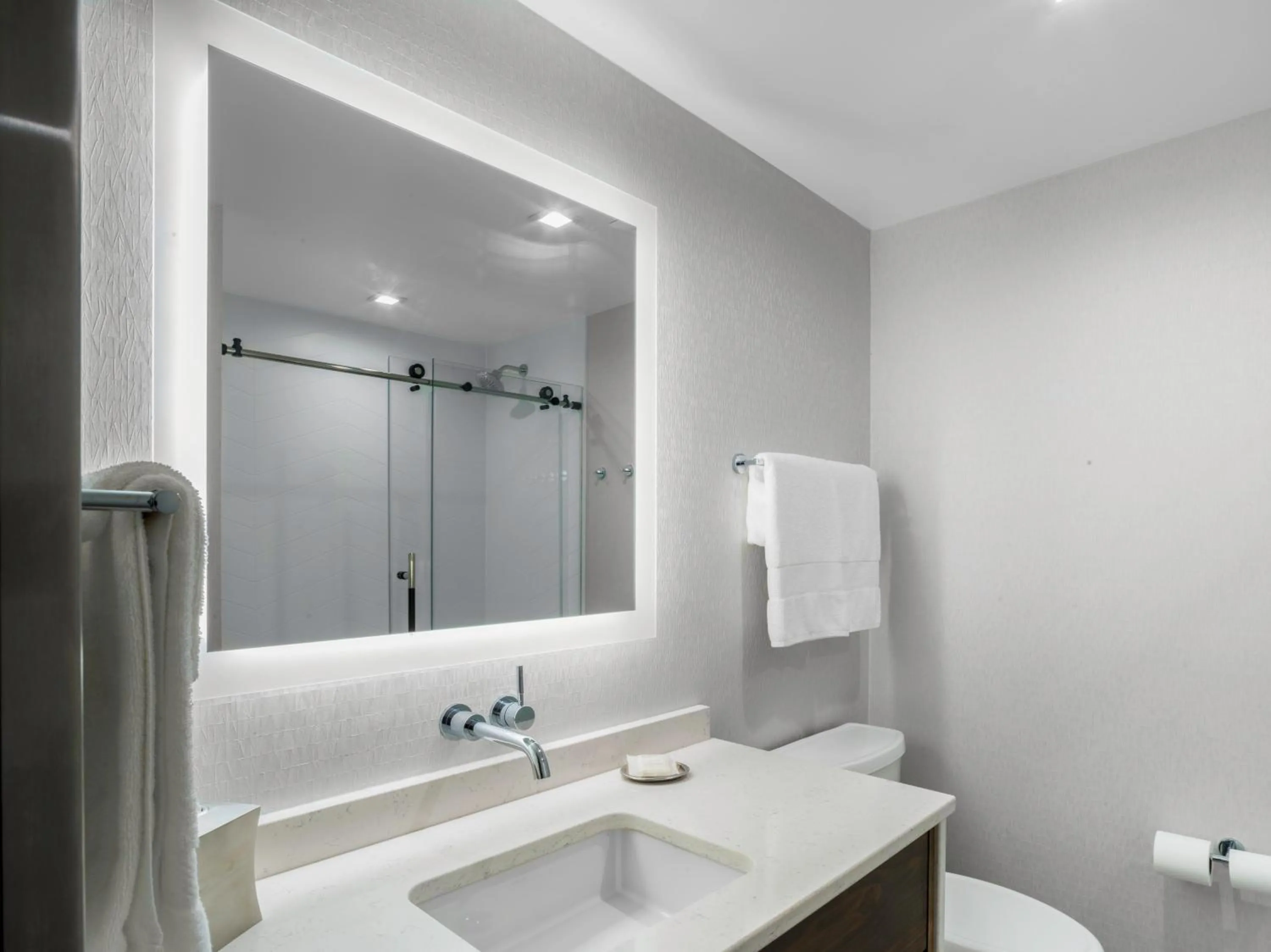 Standard King Room - Windowless in voco Niagara Falls - The Cadence by IHG