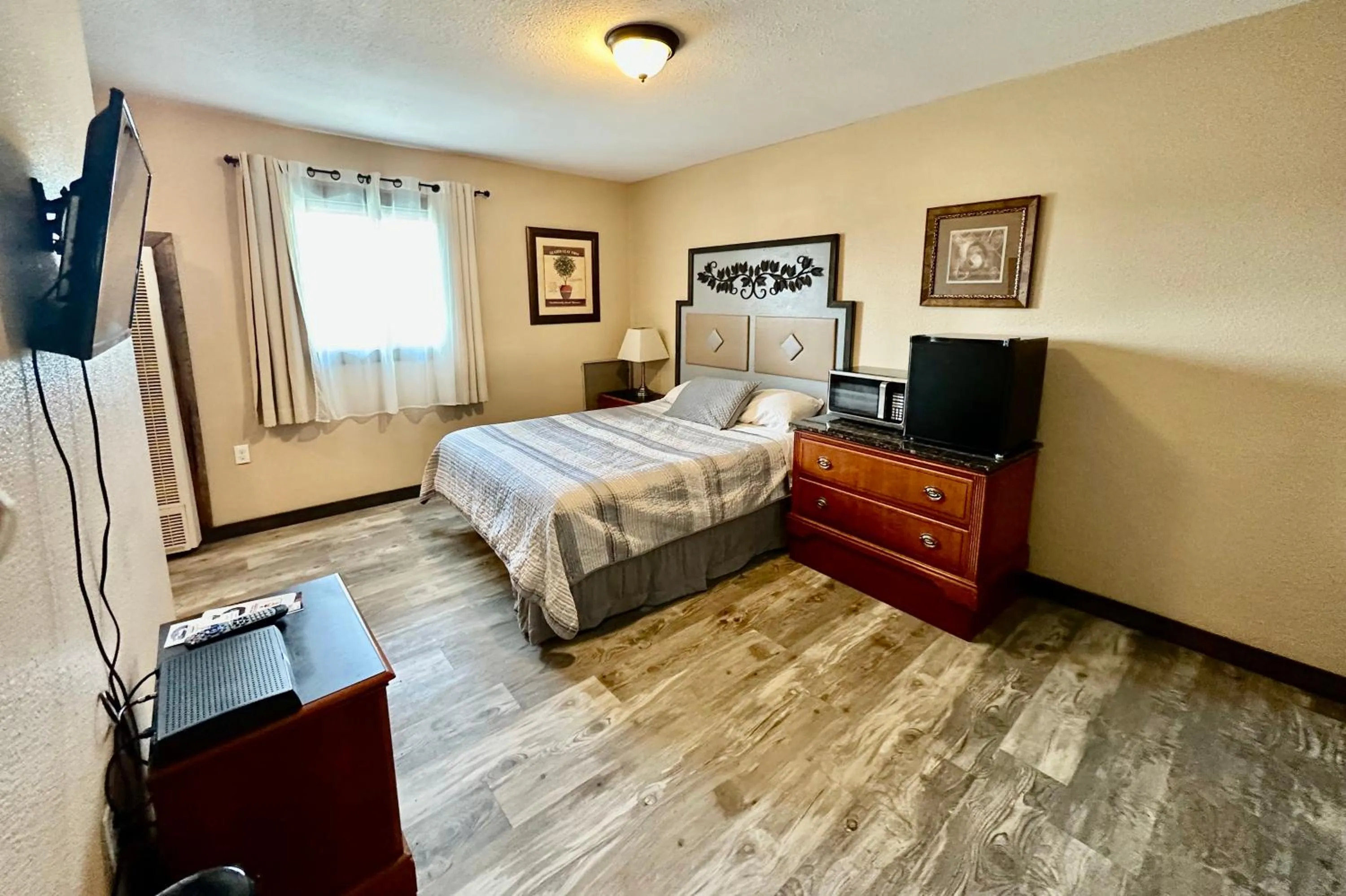 Family Room - Disability Access in Alaska Angler's Inn