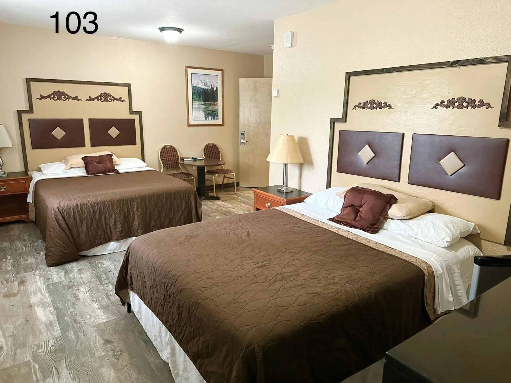 Family Room with Bathroom in Alaska Angler's Inn