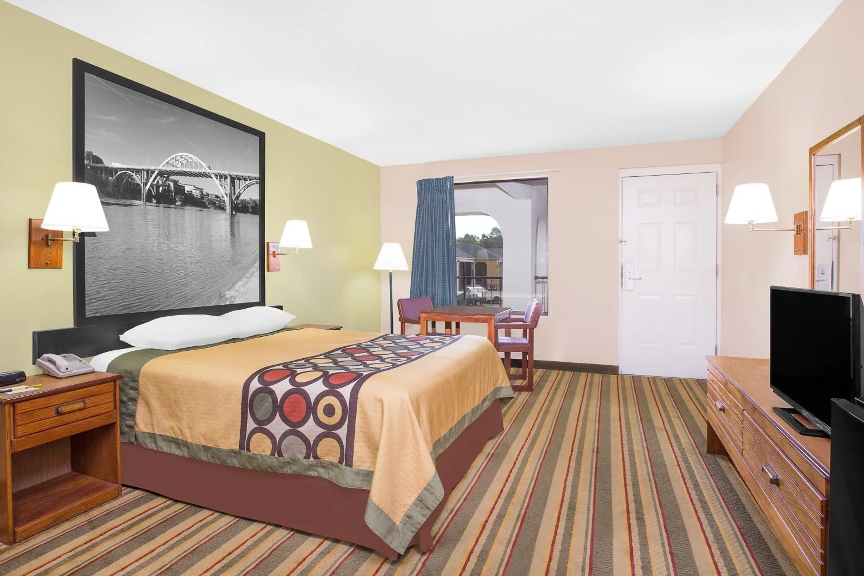 Queen Room in Super 8 by Wyndham Eufaula