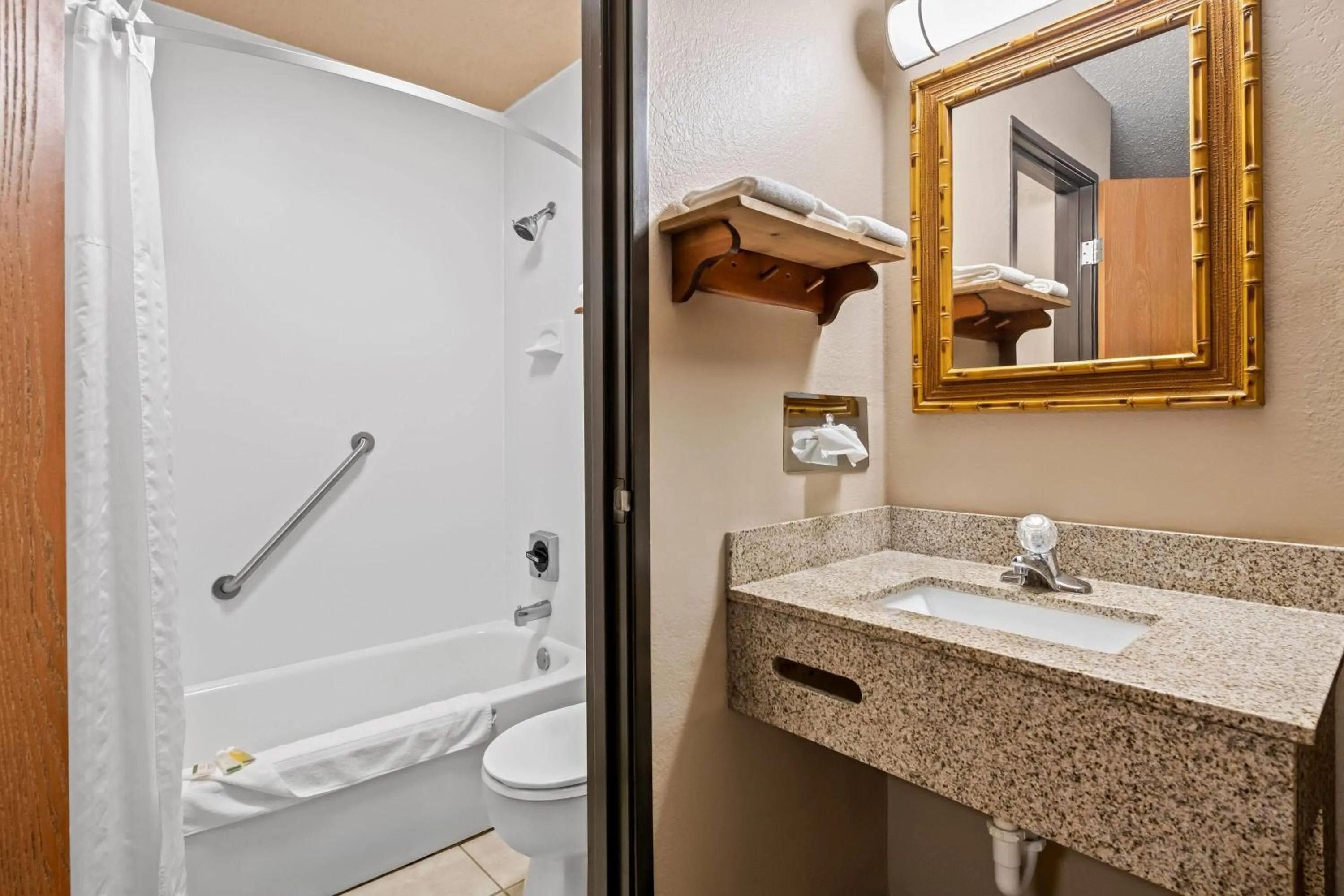 King Studio Suite - Non-Smoking in Super 8 by Wyndham Blue Earth