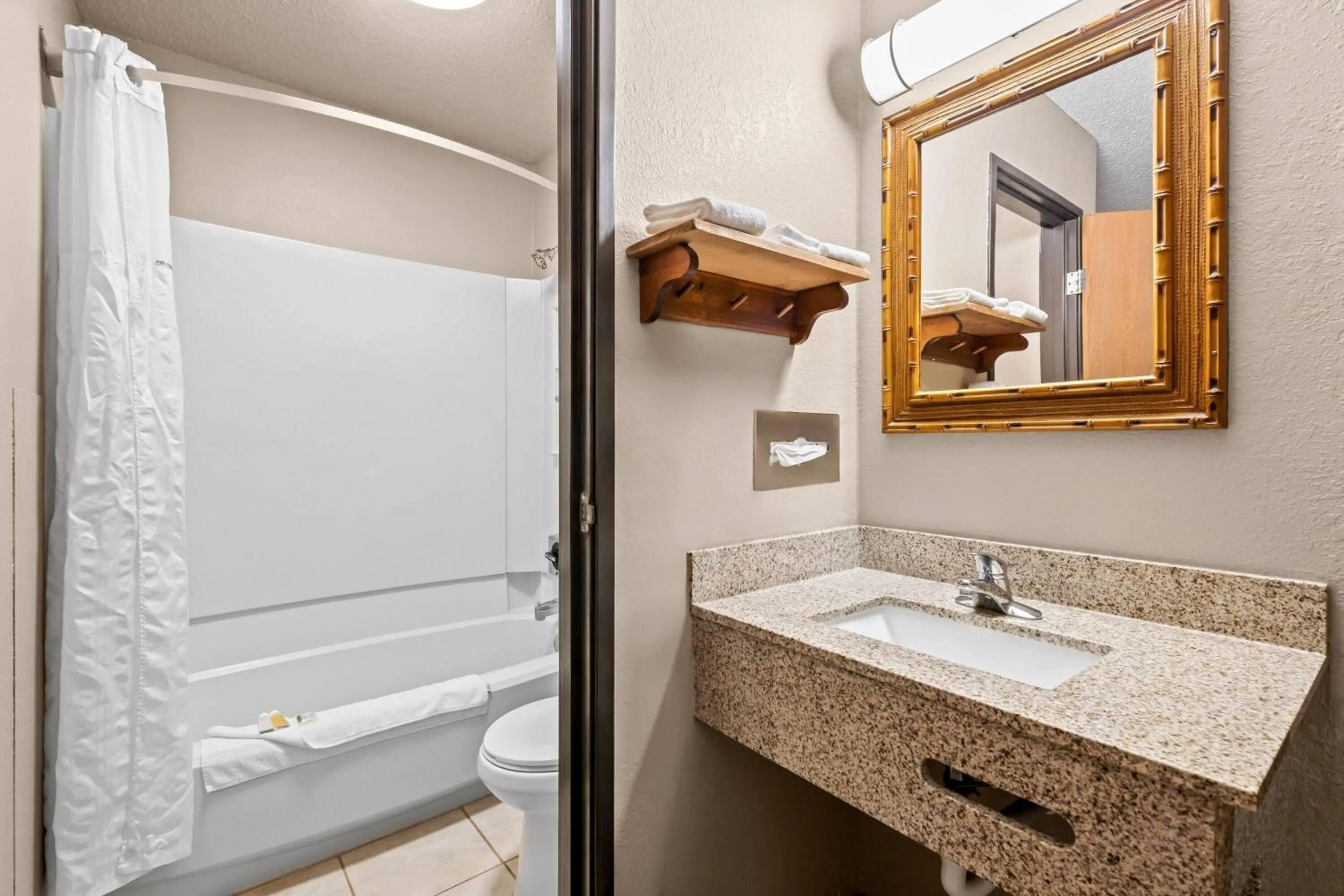 Queen Room - Non-Smoking in Super 8 by Wyndham Blue Earth