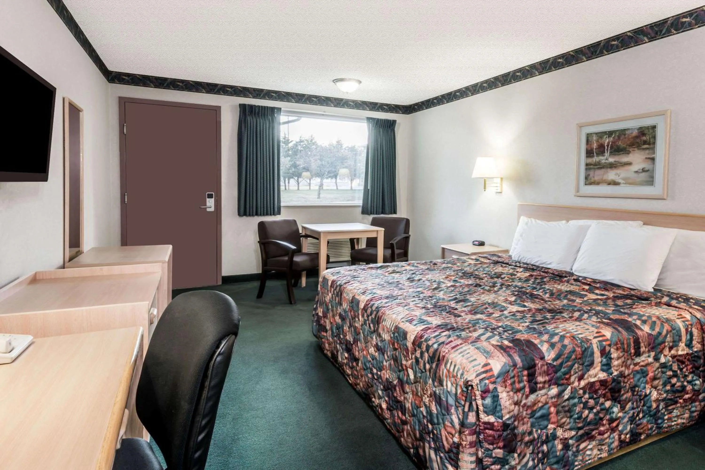 Superior King Room in Knights Inn Ottawa