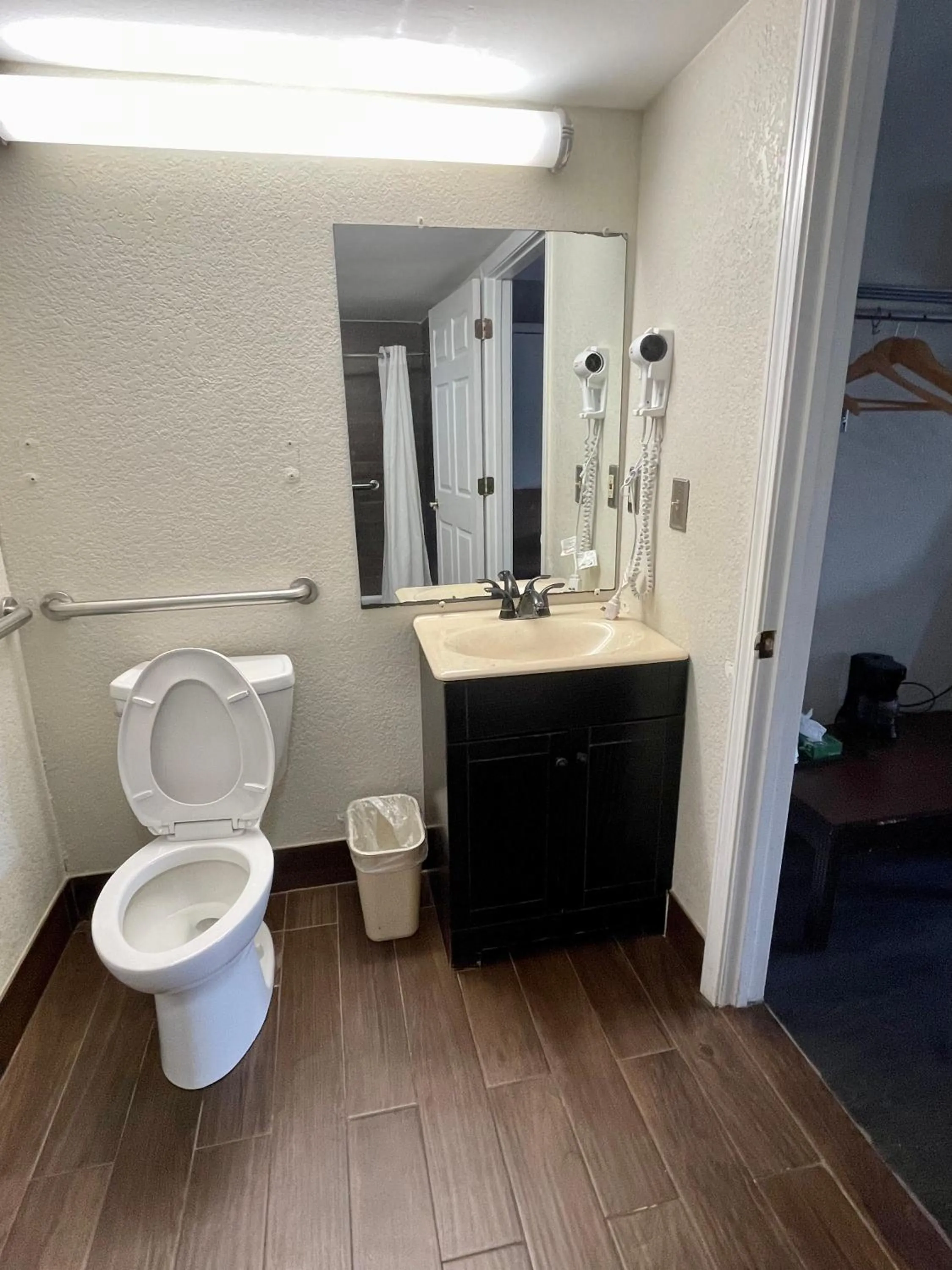 Single Room - single occupancy - Disability Access/Non-Smoking in Key West Inn - Roanoke