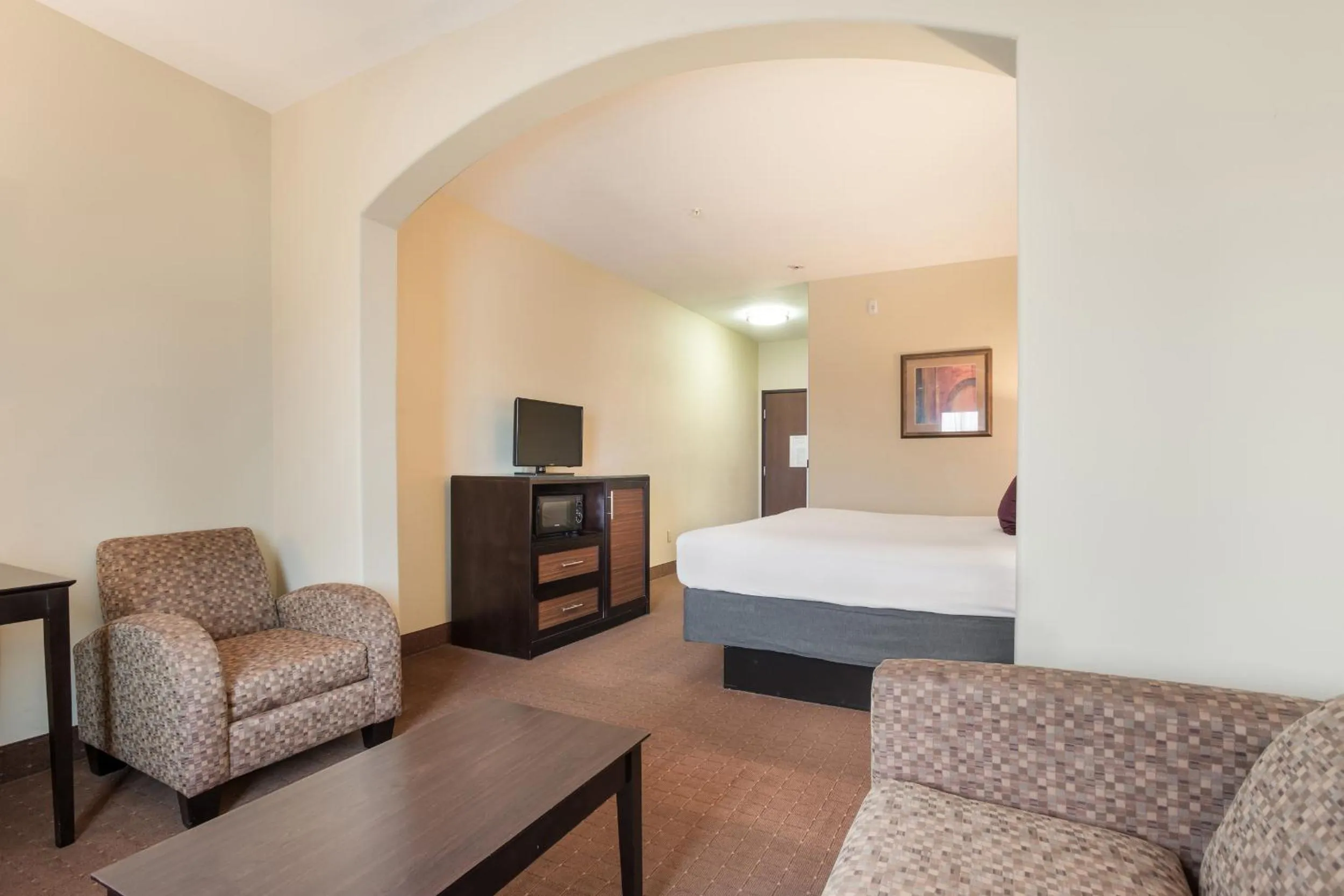 King Room - Disability Access/Non-Smoking in Knights Inn Bunkie