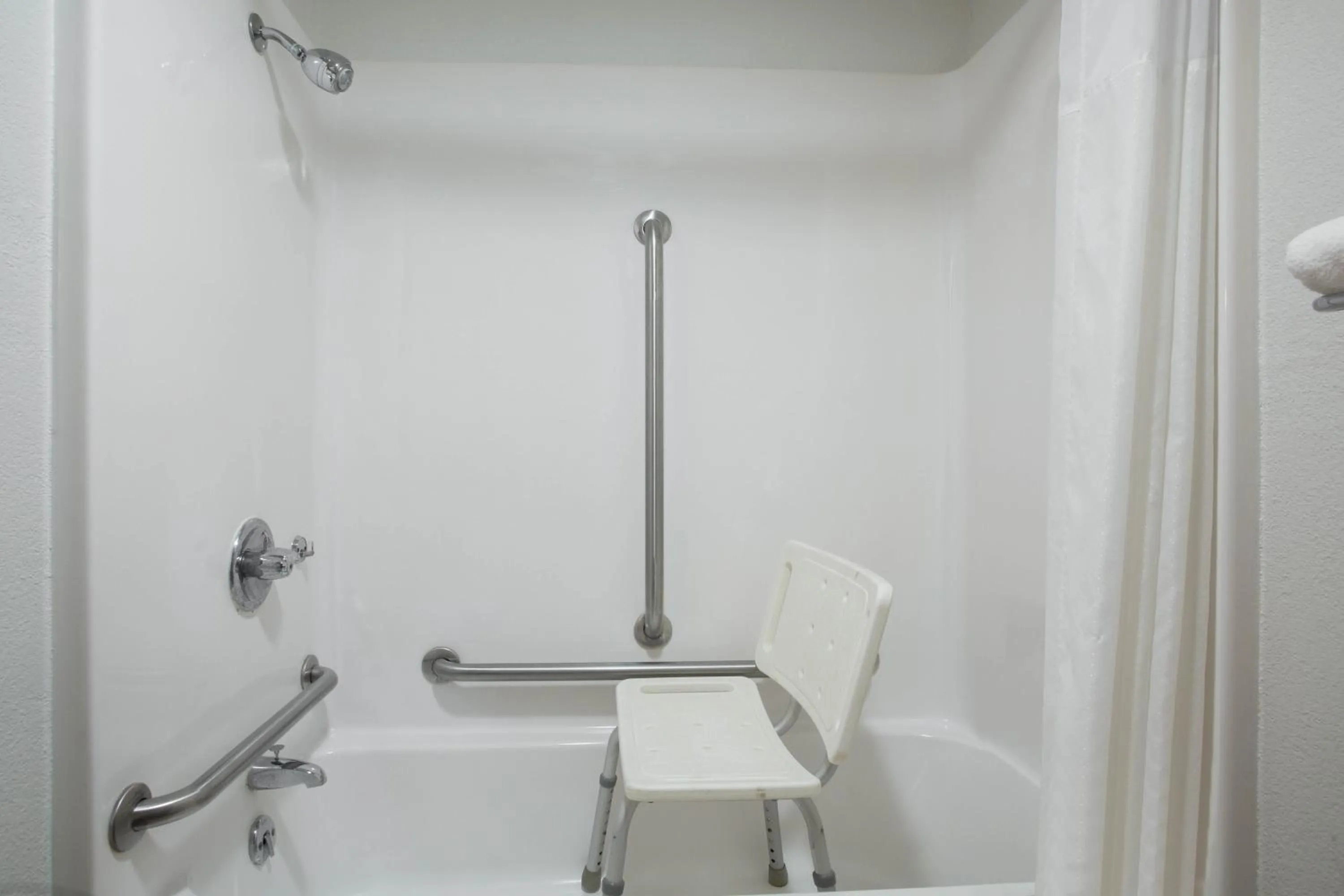 Queen Room - Mobility Access/Non-Smoking in Super 8 by Wyndham Fort Madison