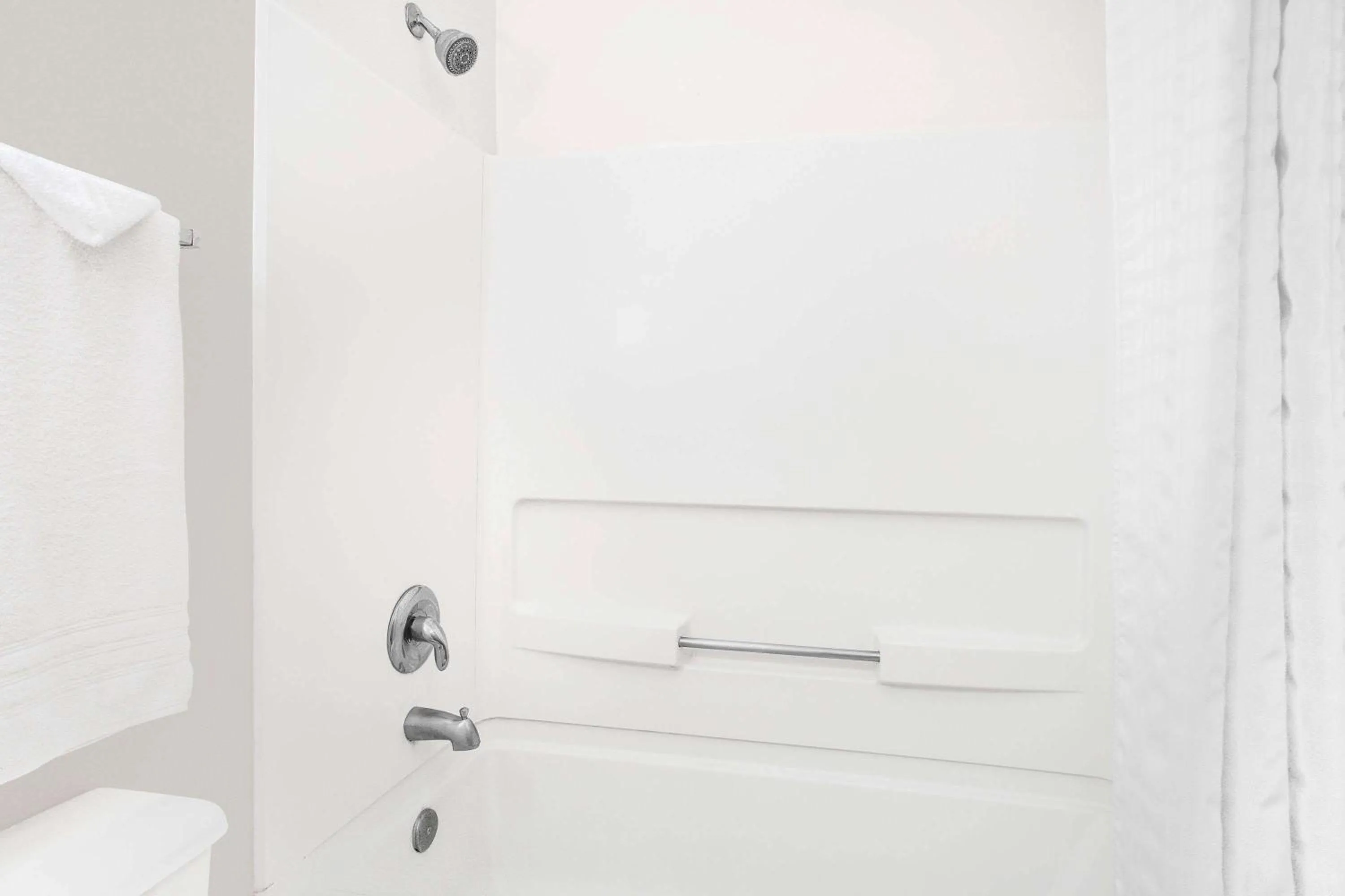 Queen Room with Three Queen Beds - Non-Smoking in Super 8 by Wyndham Bloomfield