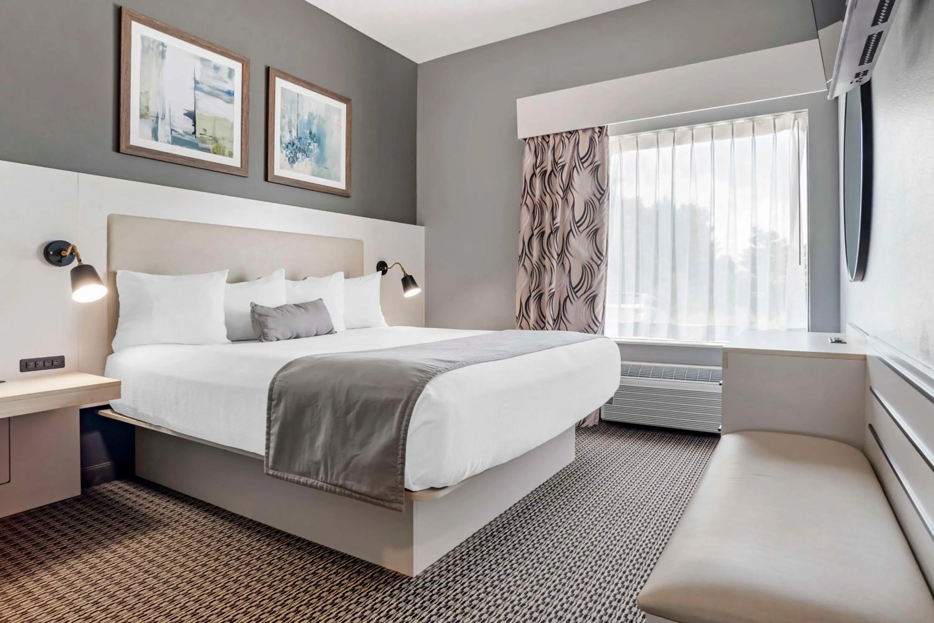 King Suite with Sofa Bed and Wet Bar - Non-Smoking in Best Western Plus Two Rivers Hotel & Suites