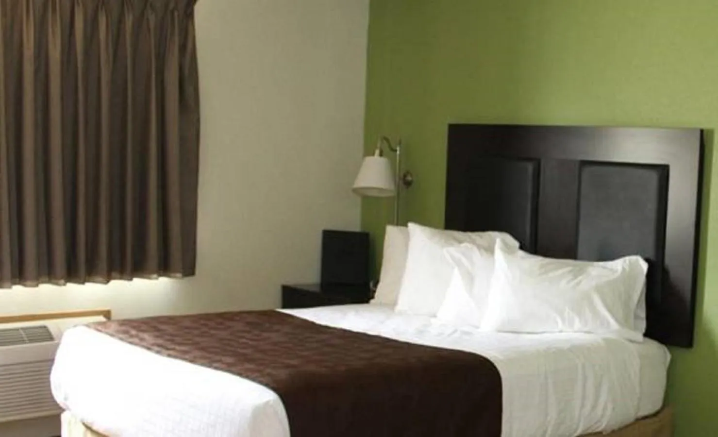 King Room with Bath Tub - Mobility Accessible/Non-Smoking in AmericInn by Wyndham Wadena