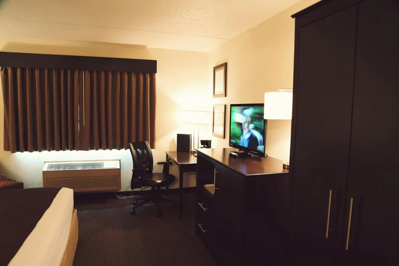 One-Bedroom King Suite - Non-Smoking in AmericInn by Wyndham Wadena