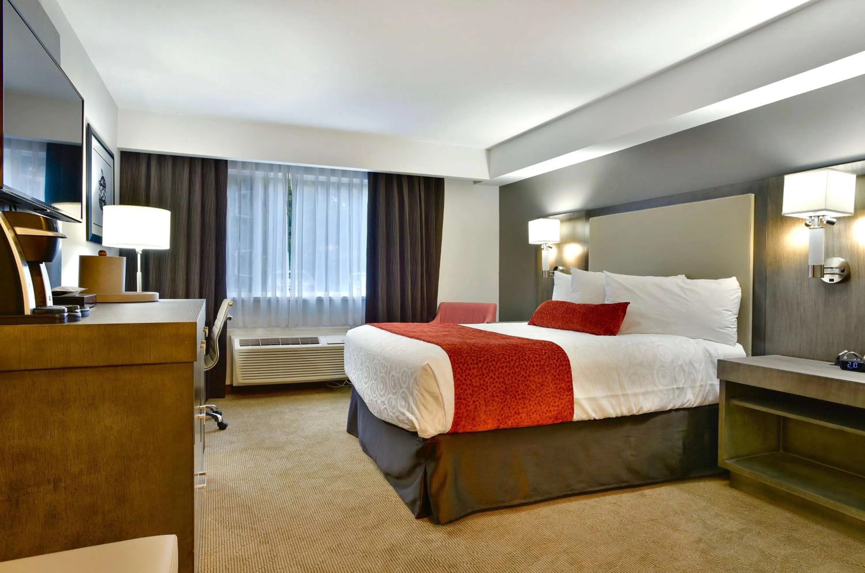 Queen Room Wheelchair Accessible  in Best Western Cowichan Valley Inn