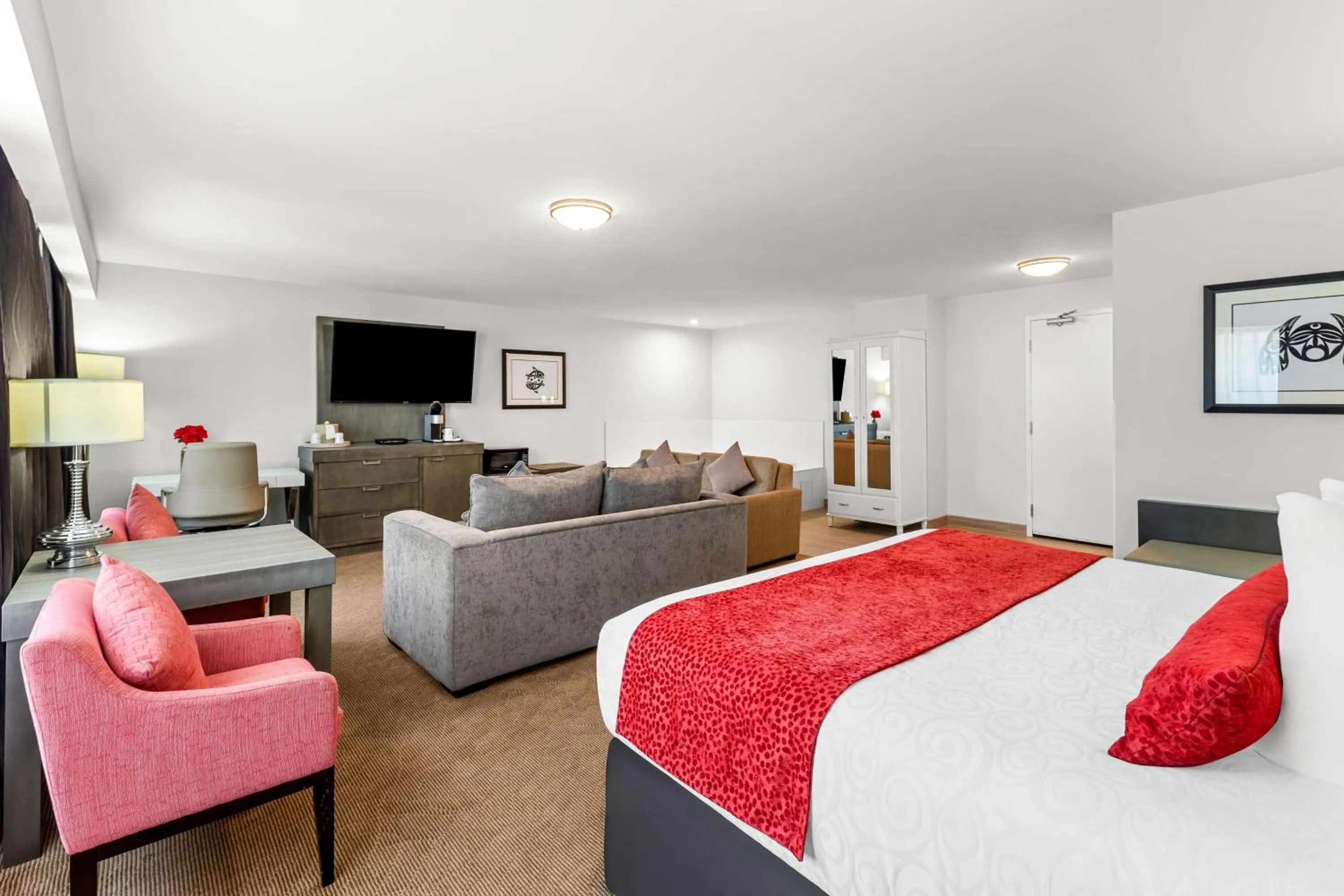 King Room with Jetted Tub - Non-Smoking in Best Western Cowichan Valley Inn