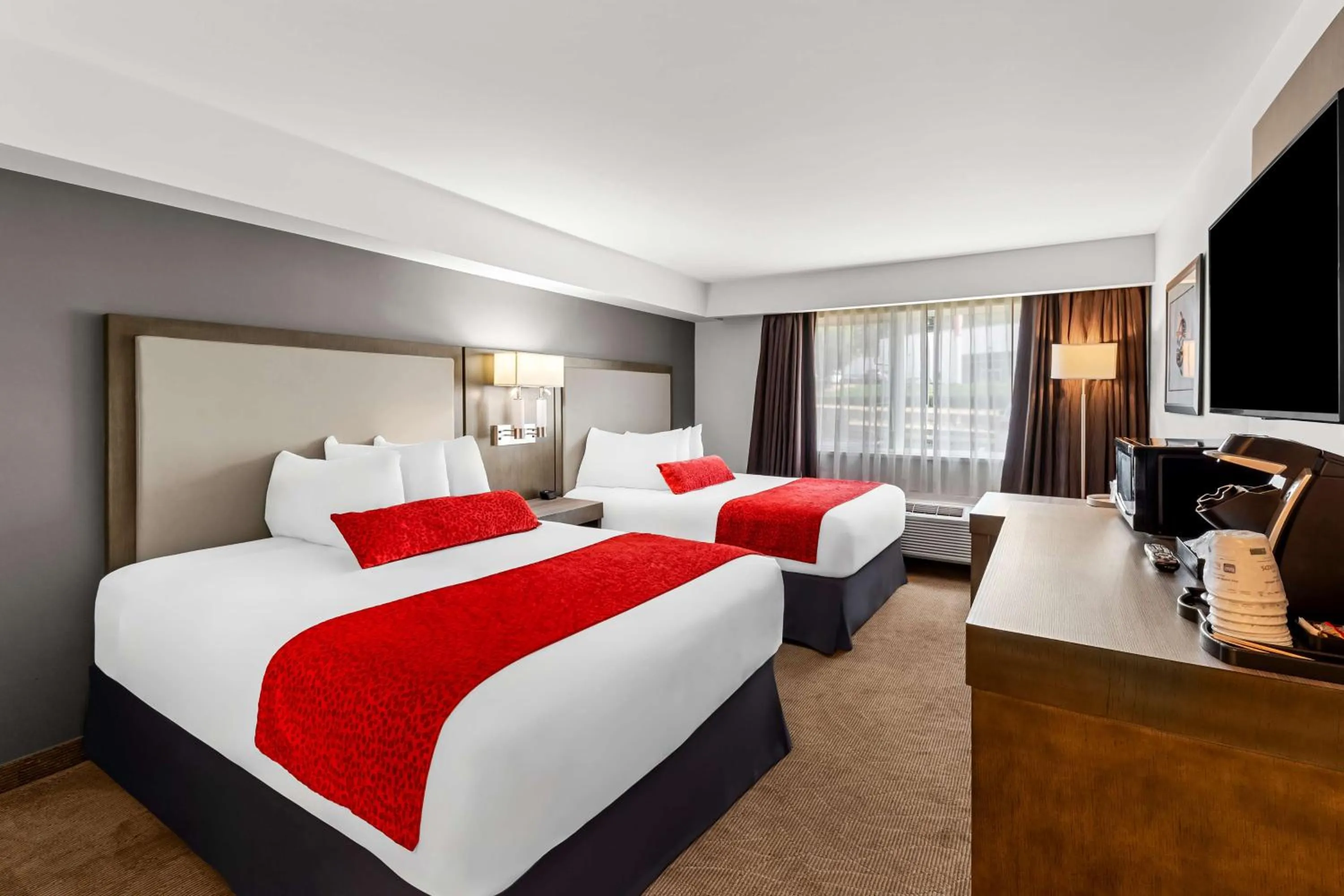 Queen Room with Two Queen Beds in Best Western Cowichan Valley Inn